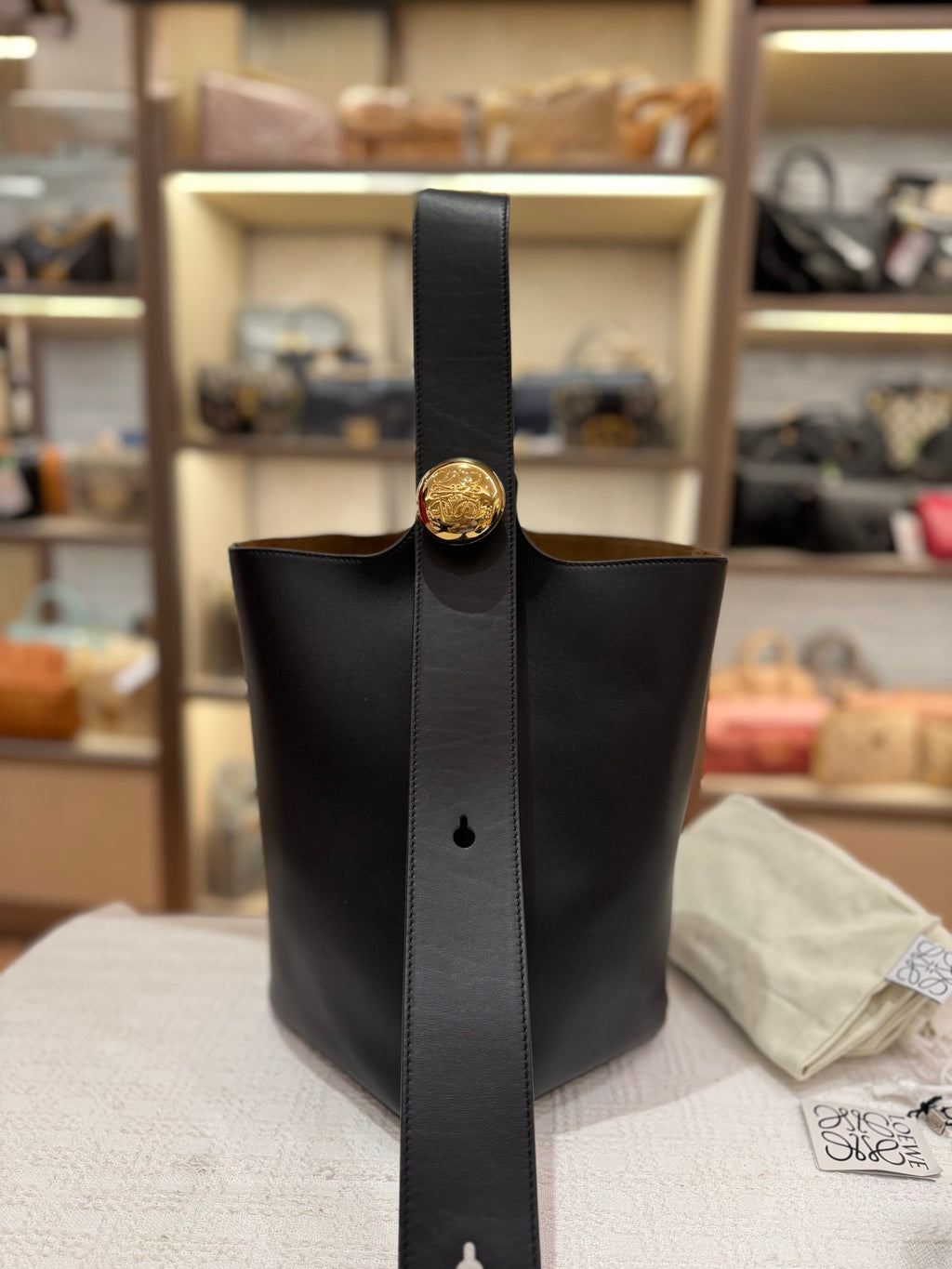 Loewe Pebble Bucket Medium