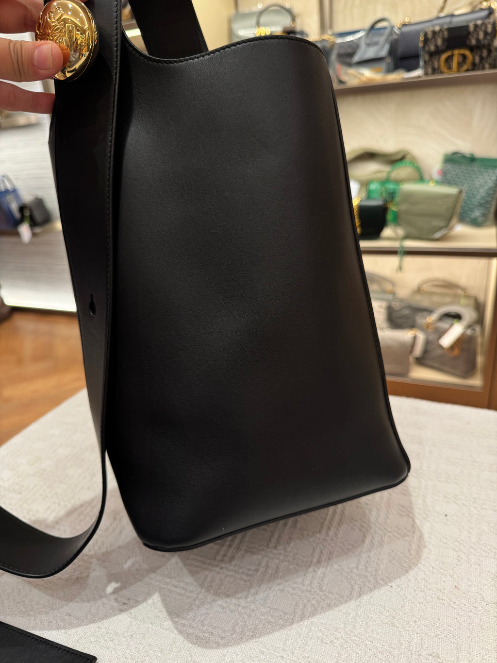 Loewe Pebble Bucket Medium