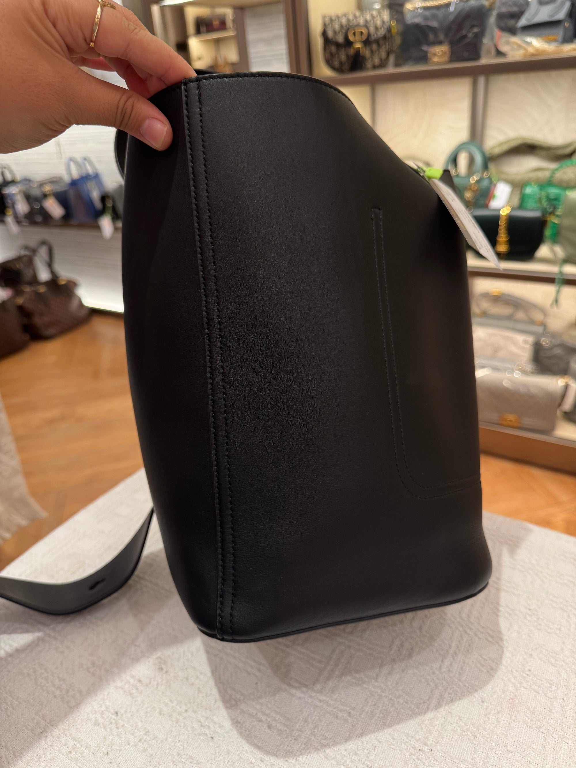 Loewe Pebble Bucket Medium