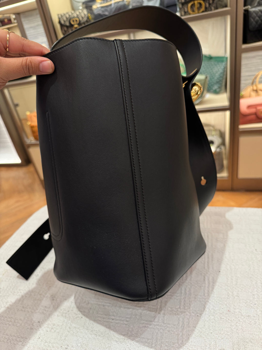 Loewe Pebble Bucket Medium