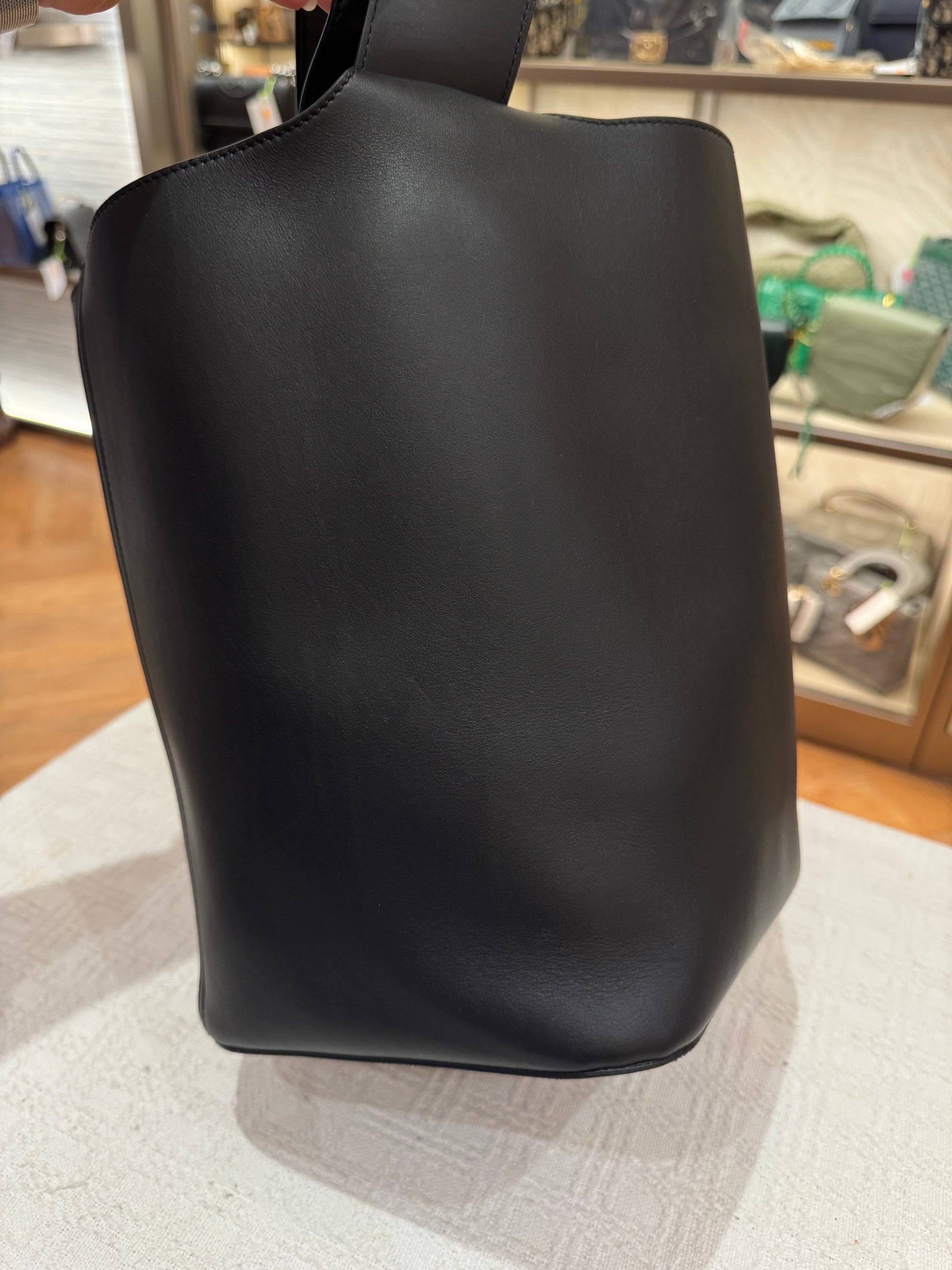 Loewe Pebble Bucket Medium