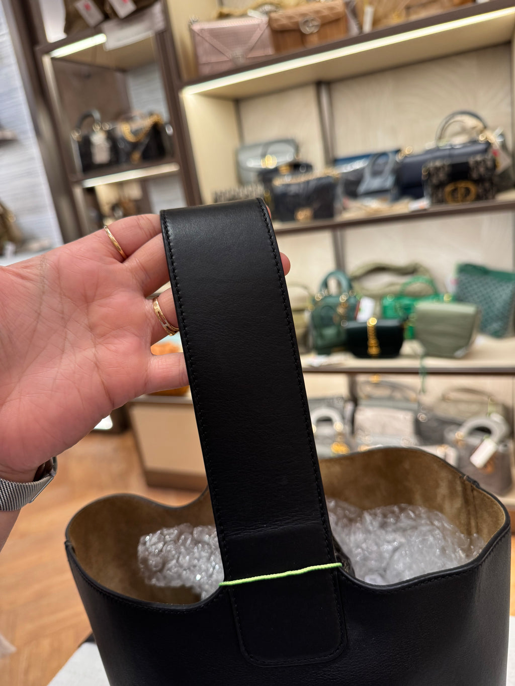 Loewe Pebble Bucket Medium