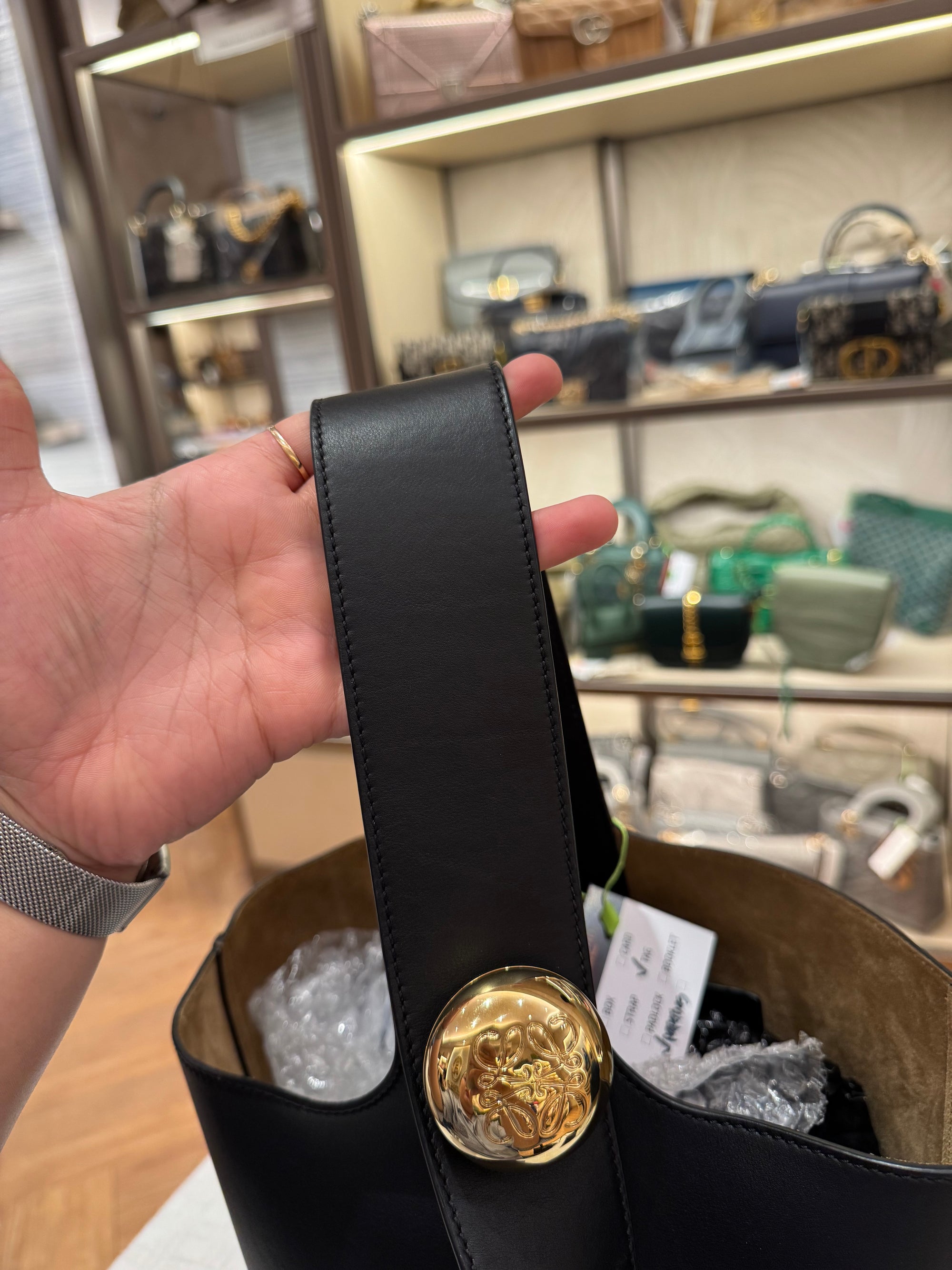 Loewe Pebble Bucket Medium