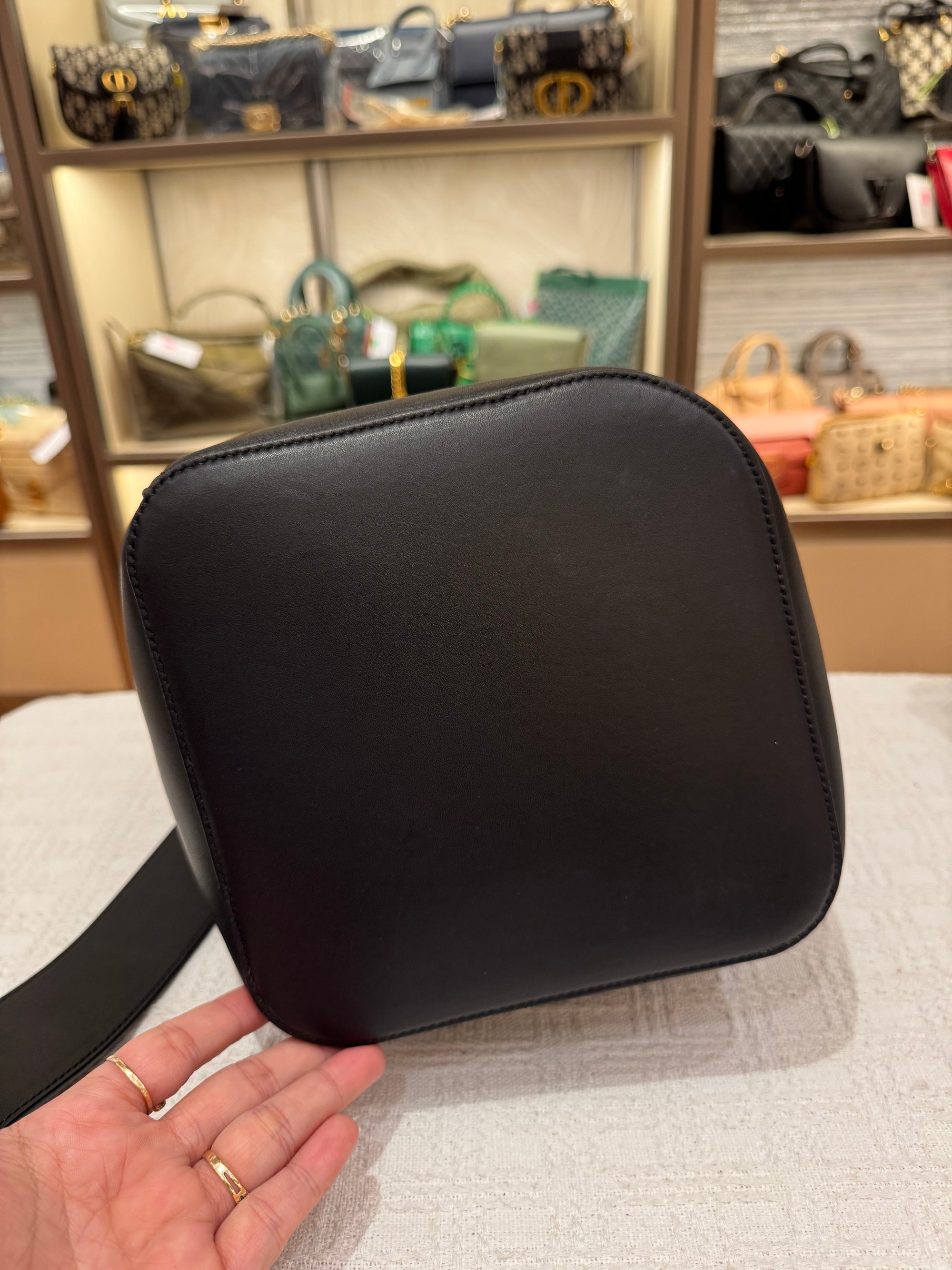 Loewe Pebble Bucket Medium