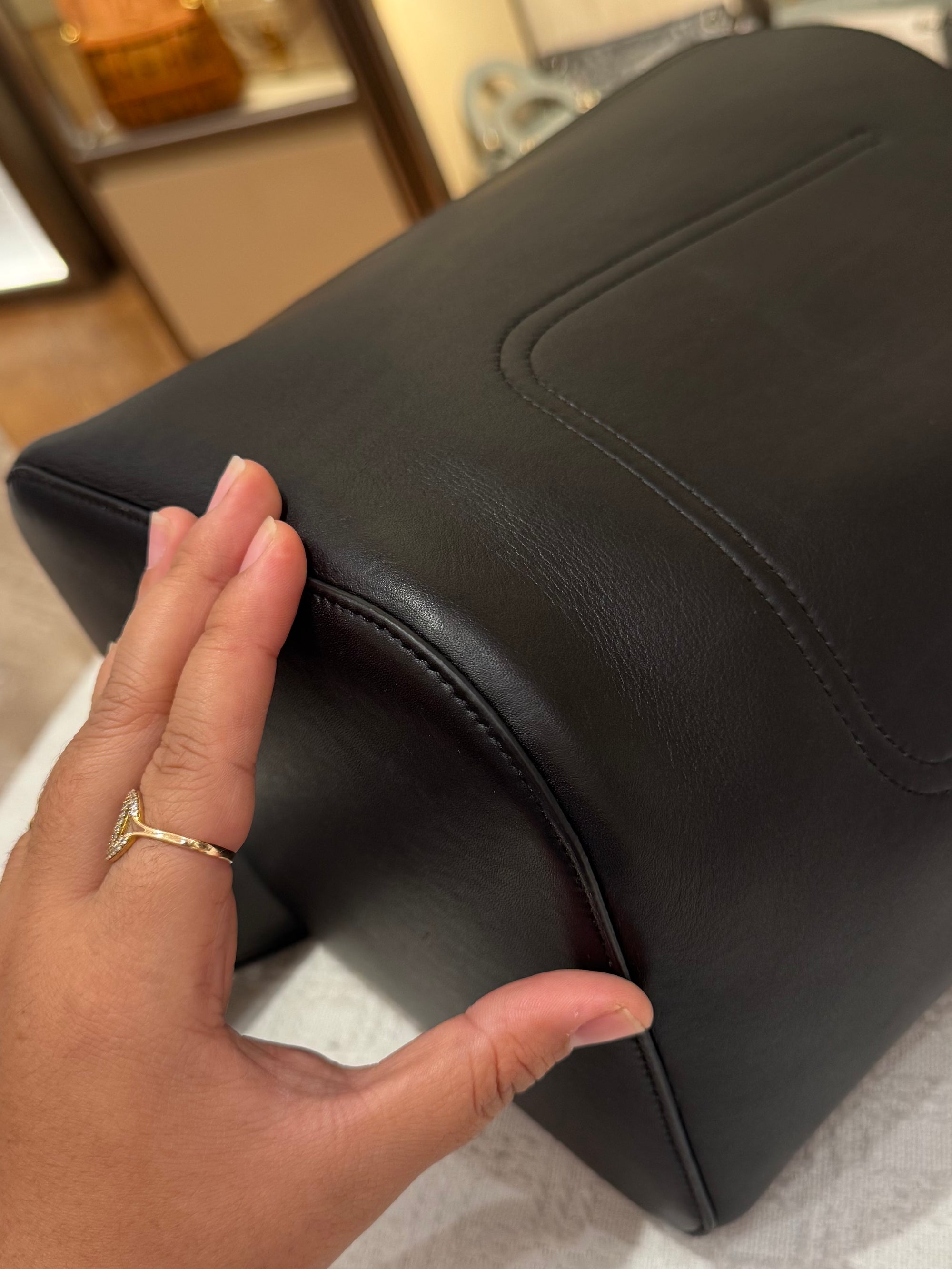 Loewe Pebble Bucket Medium