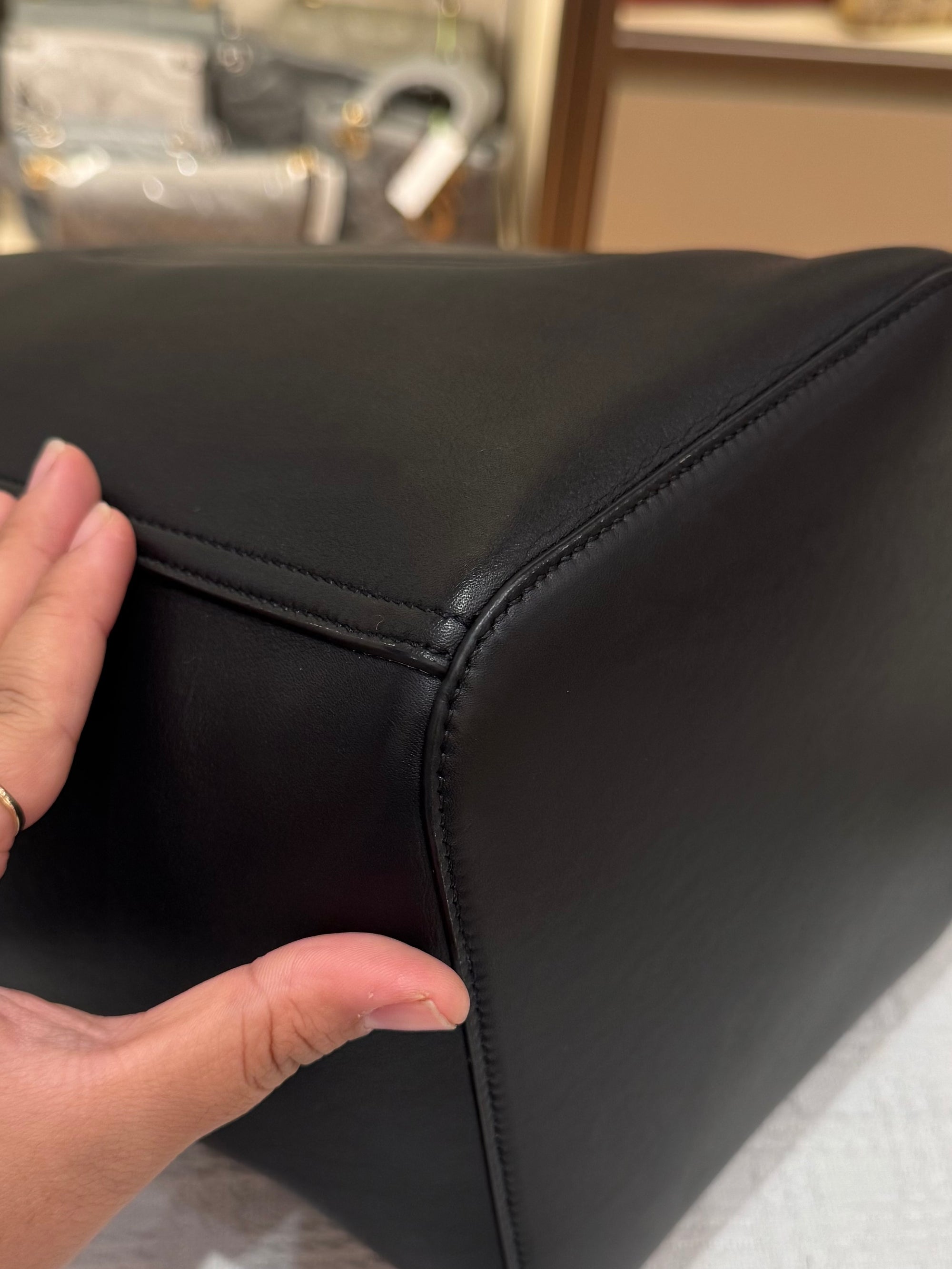 Loewe Pebble Bucket Medium