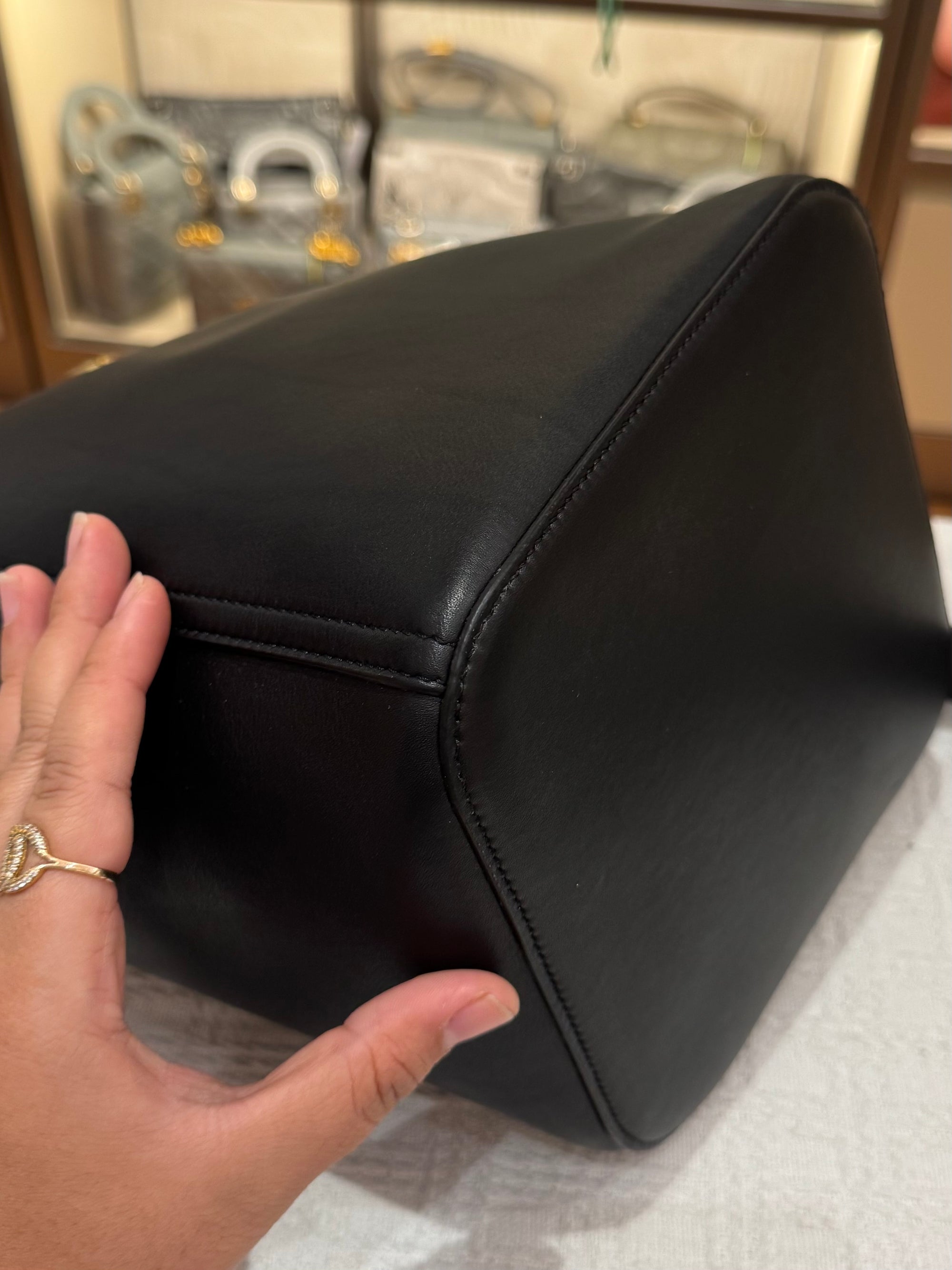 Loewe Pebble Bucket Medium