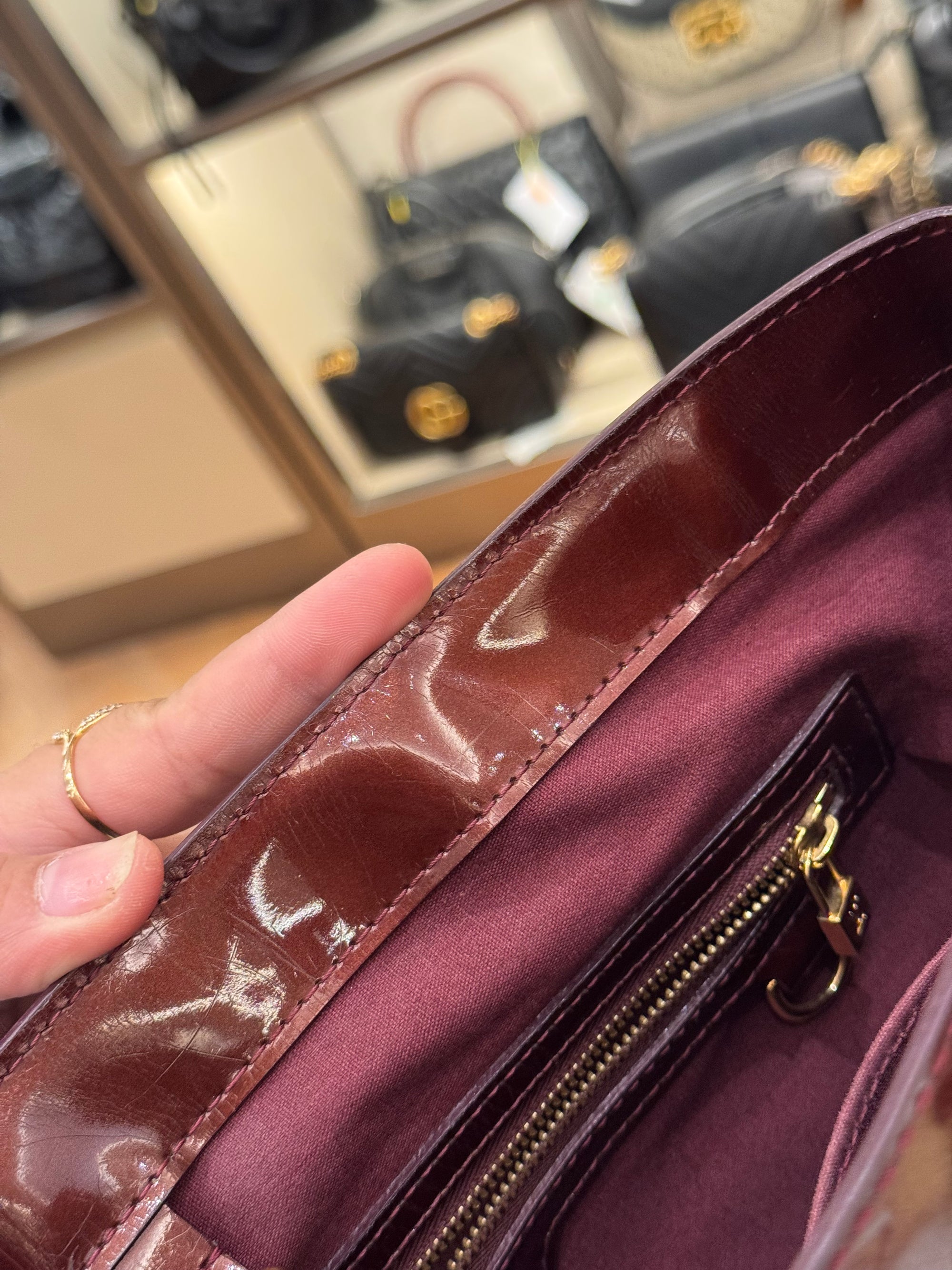 Louis Vuitton Wilshire Vernis Monogram Rouge