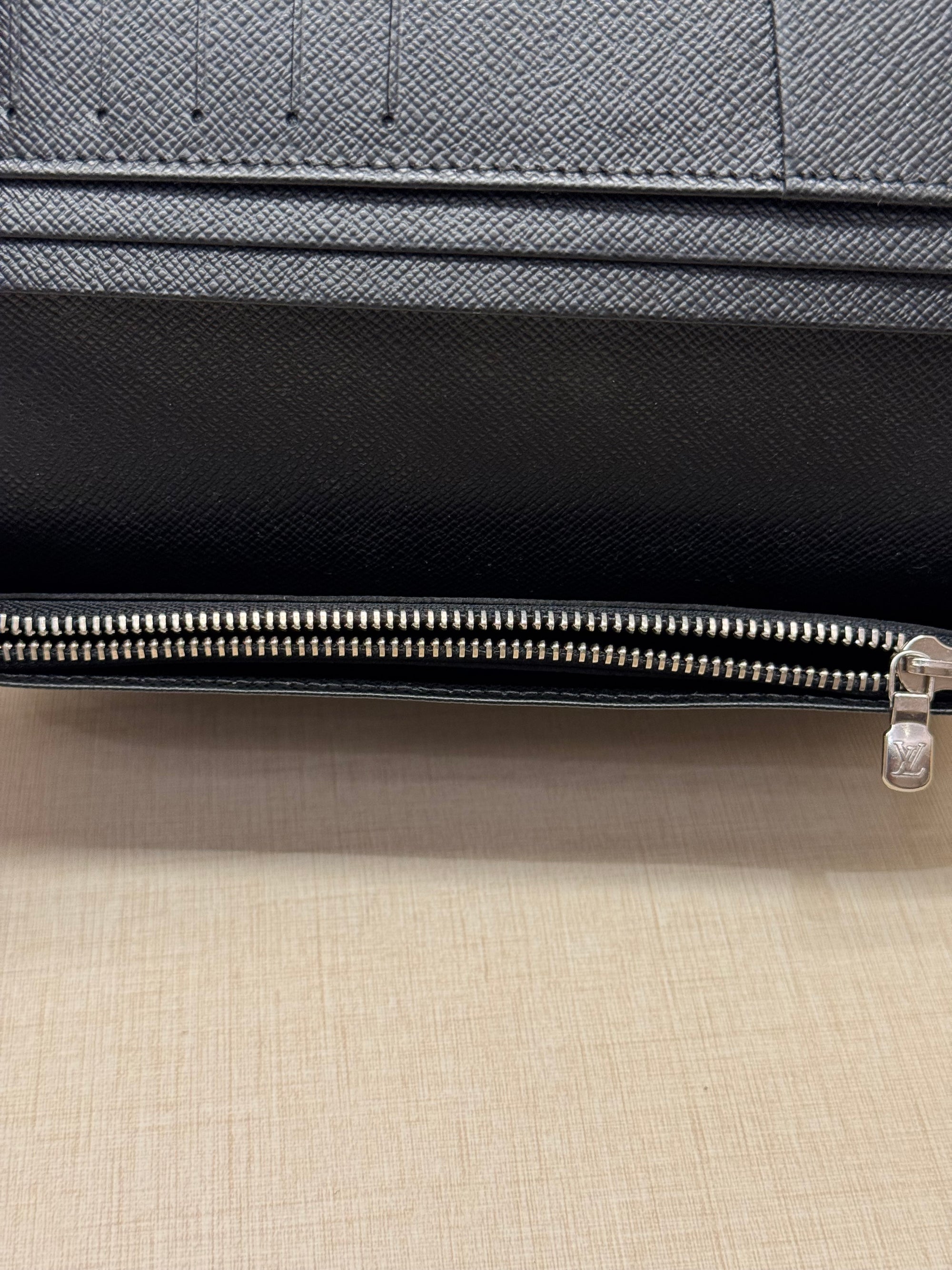 Louis Vuitton Brazza Damier Graphite
