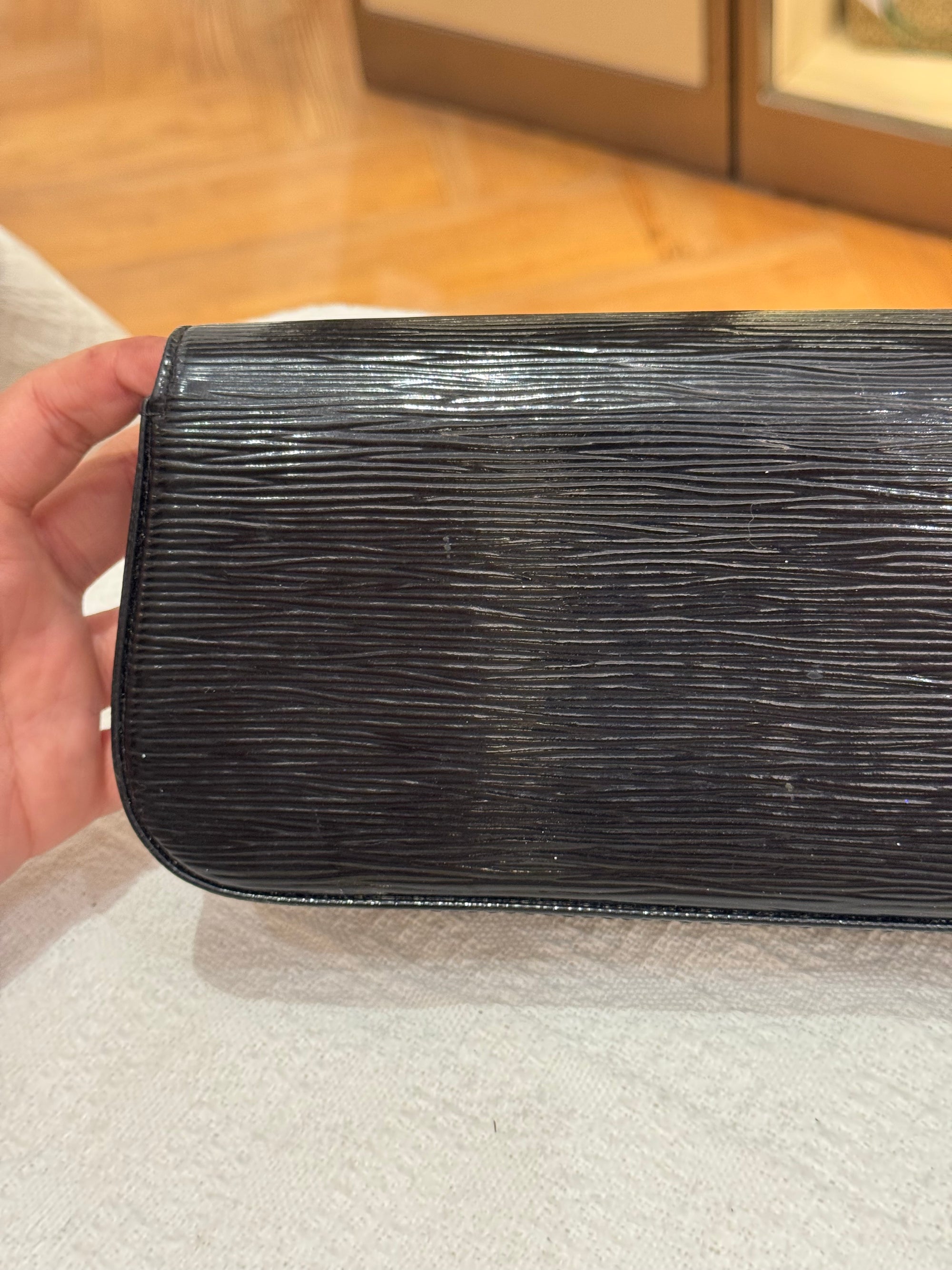 Louis Vuitton Sobe Epi Clutch