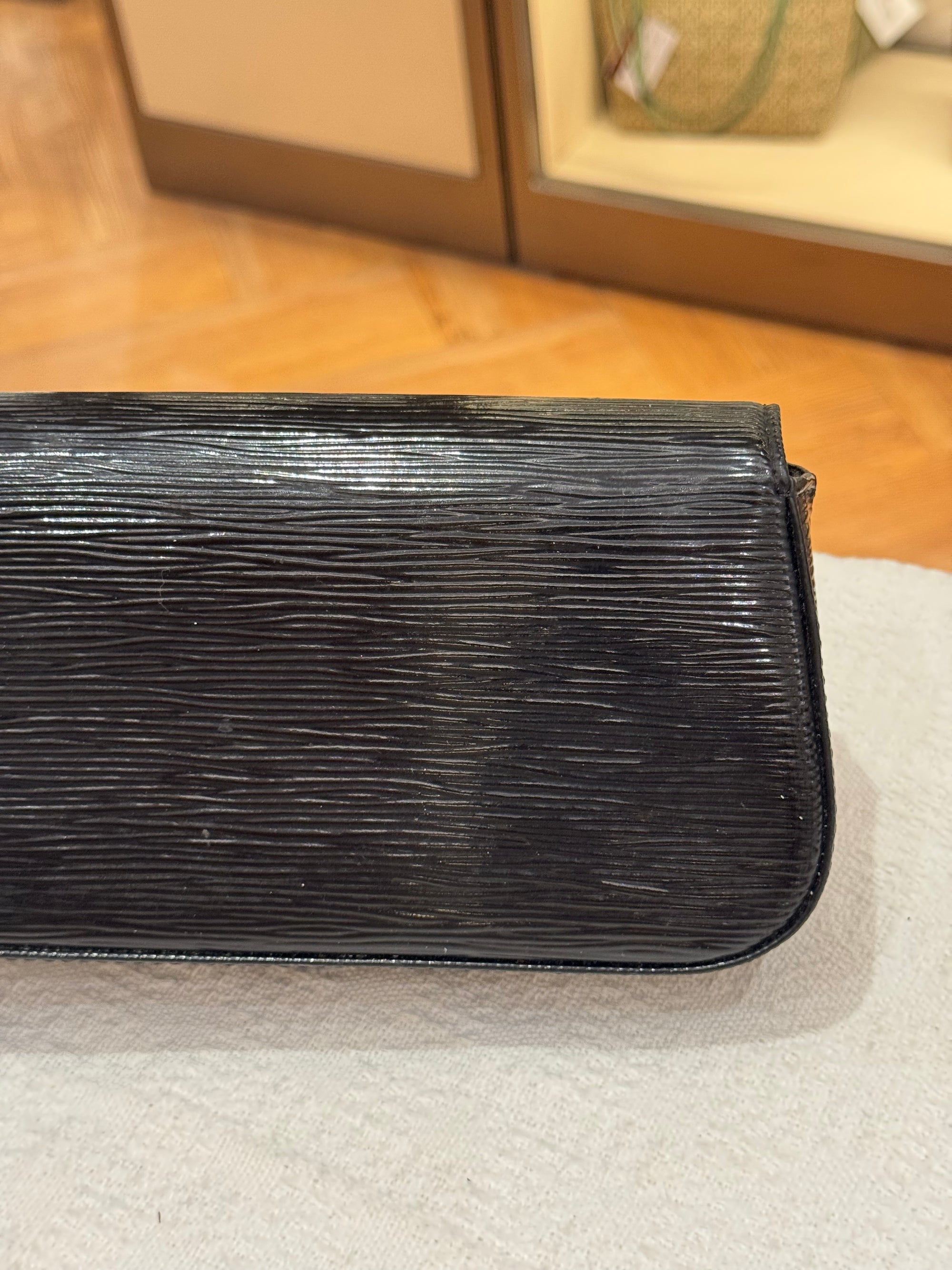 Louis Vuitton Sobe Epi Clutch