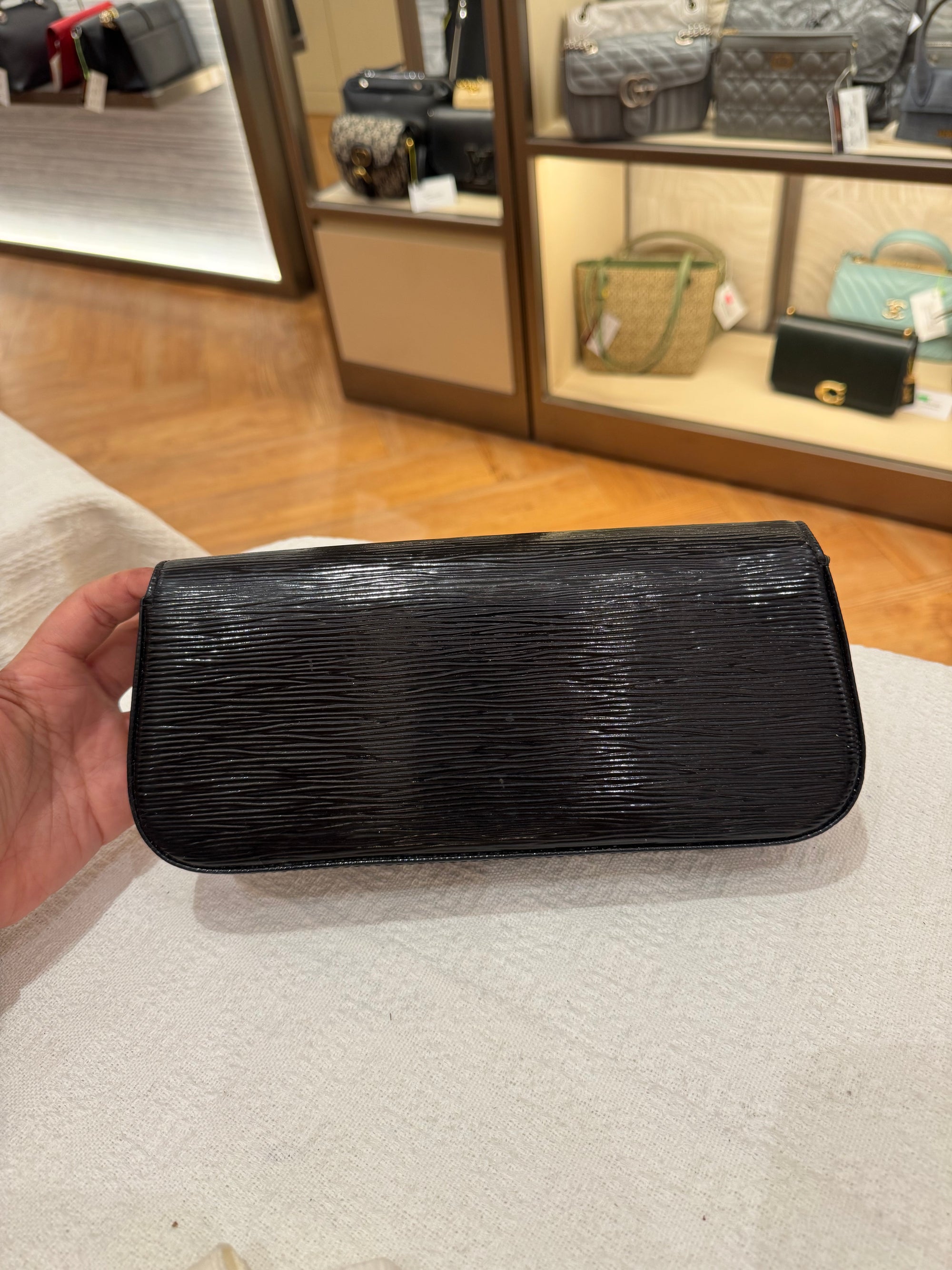 Louis Vuitton Sobe Epi Clutch