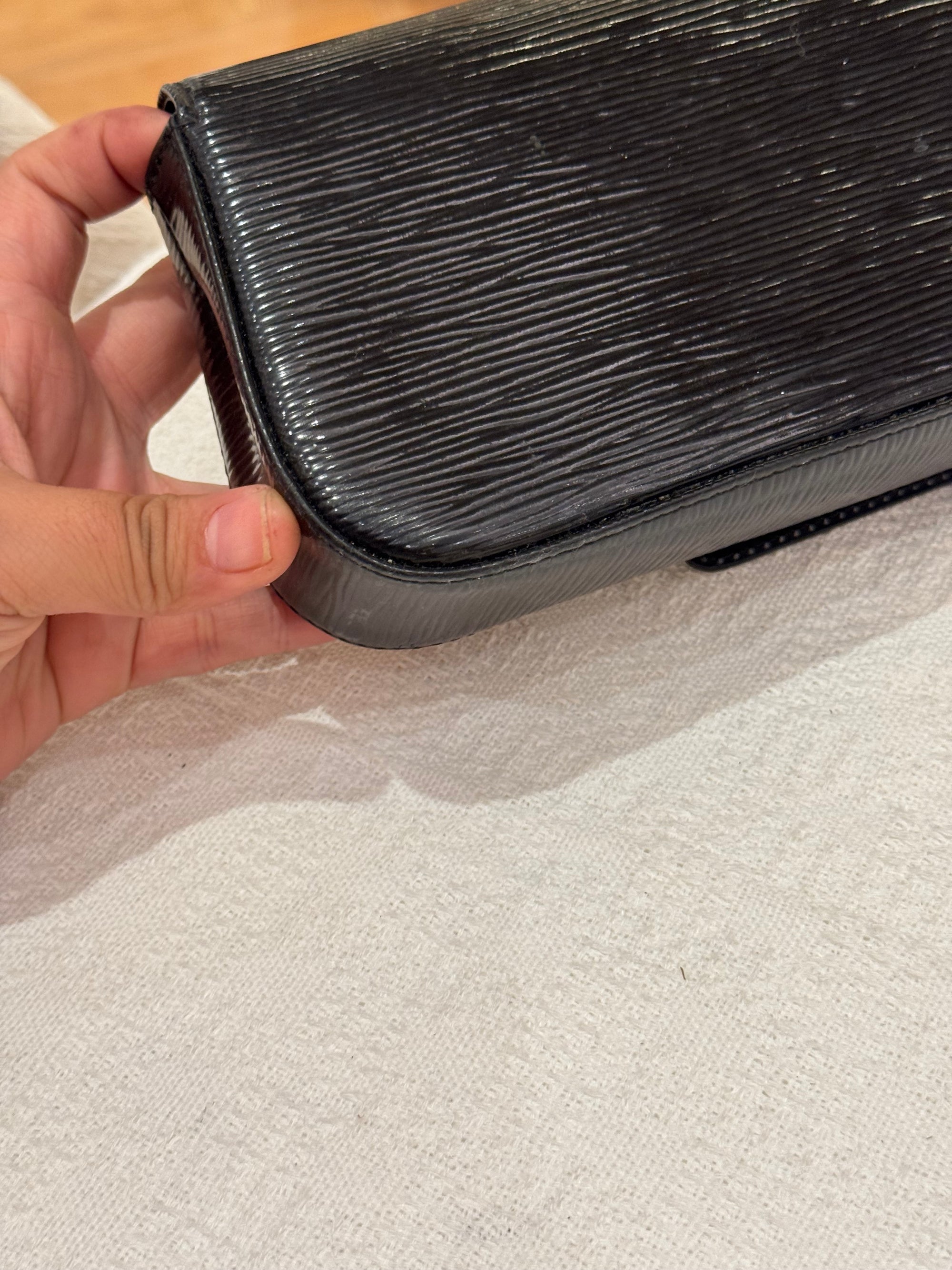 Louis Vuitton Sobe Epi Clutch
