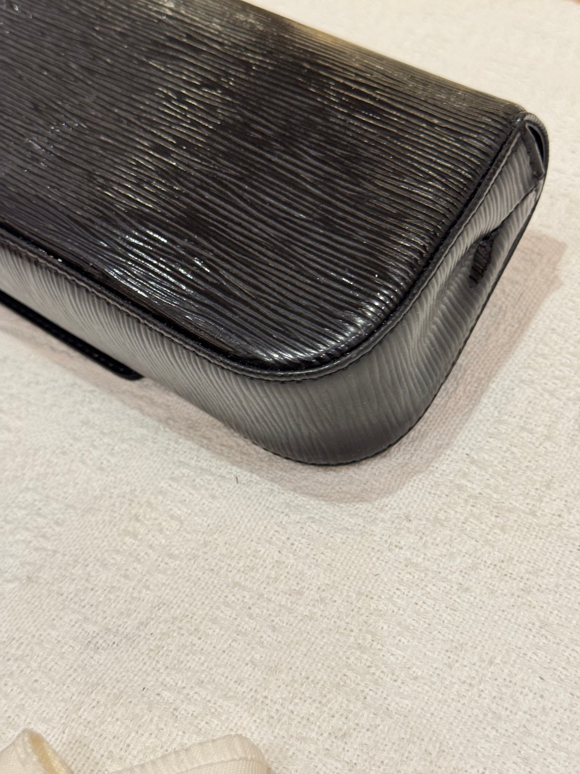 Louis Vuitton Sobe Epi Clutch