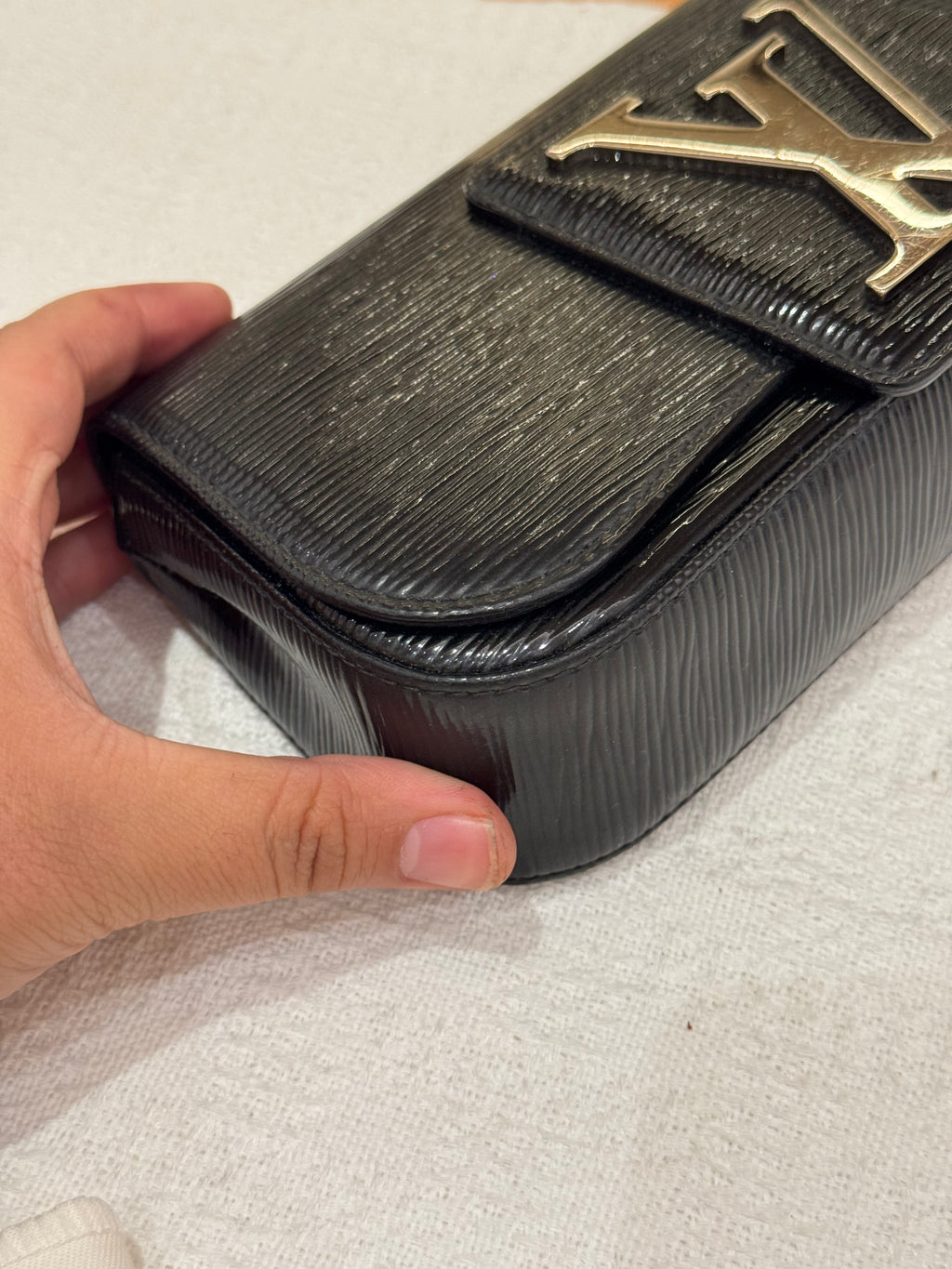 Louis Vuitton Sobe Epi Clutch