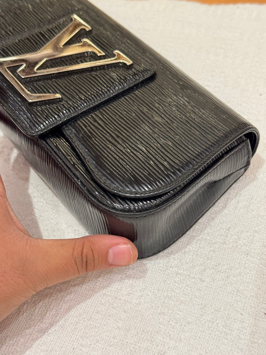 Louis Vuitton Sobe Epi Clutch