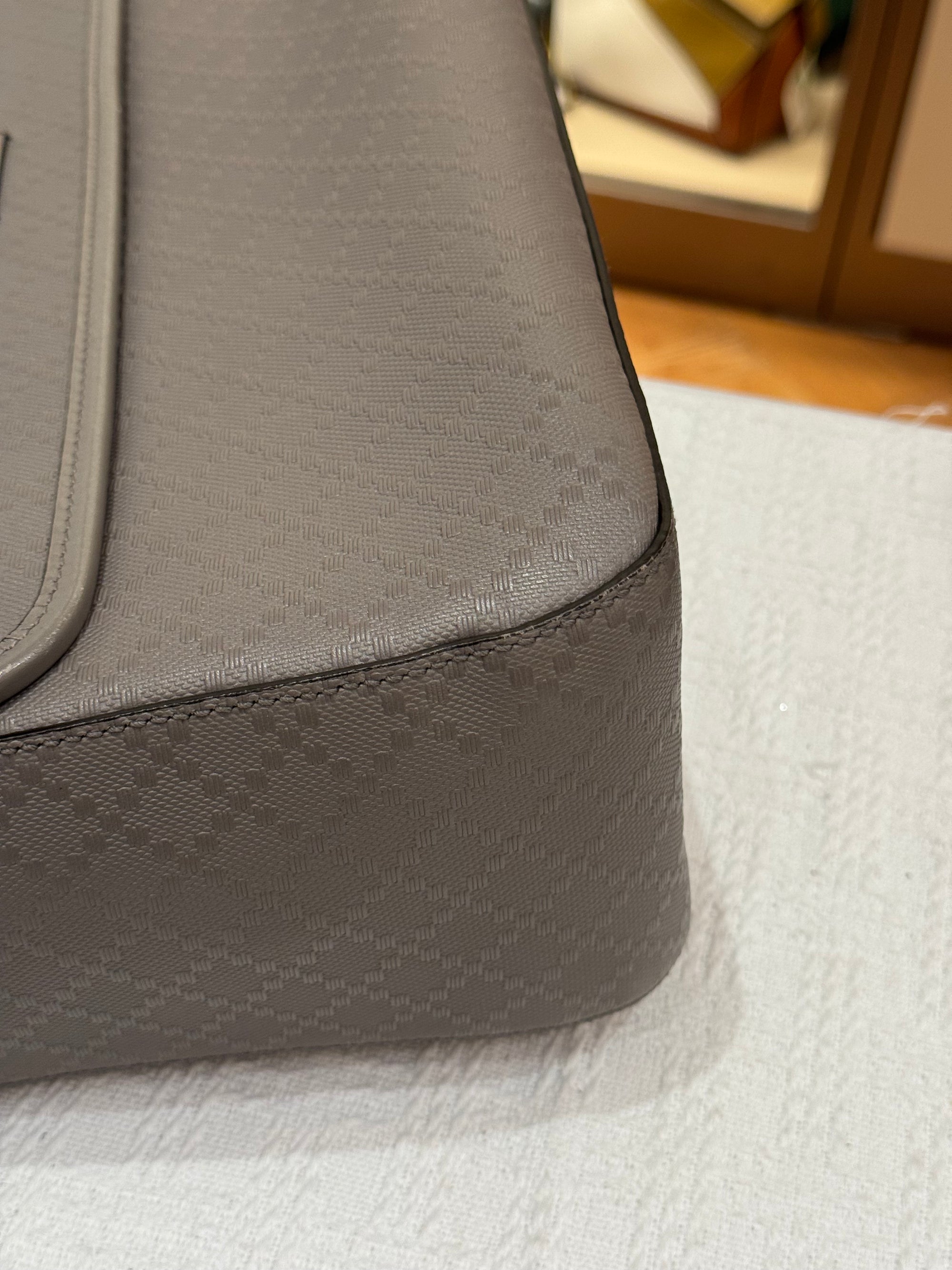 Gucci Mesenger Grey