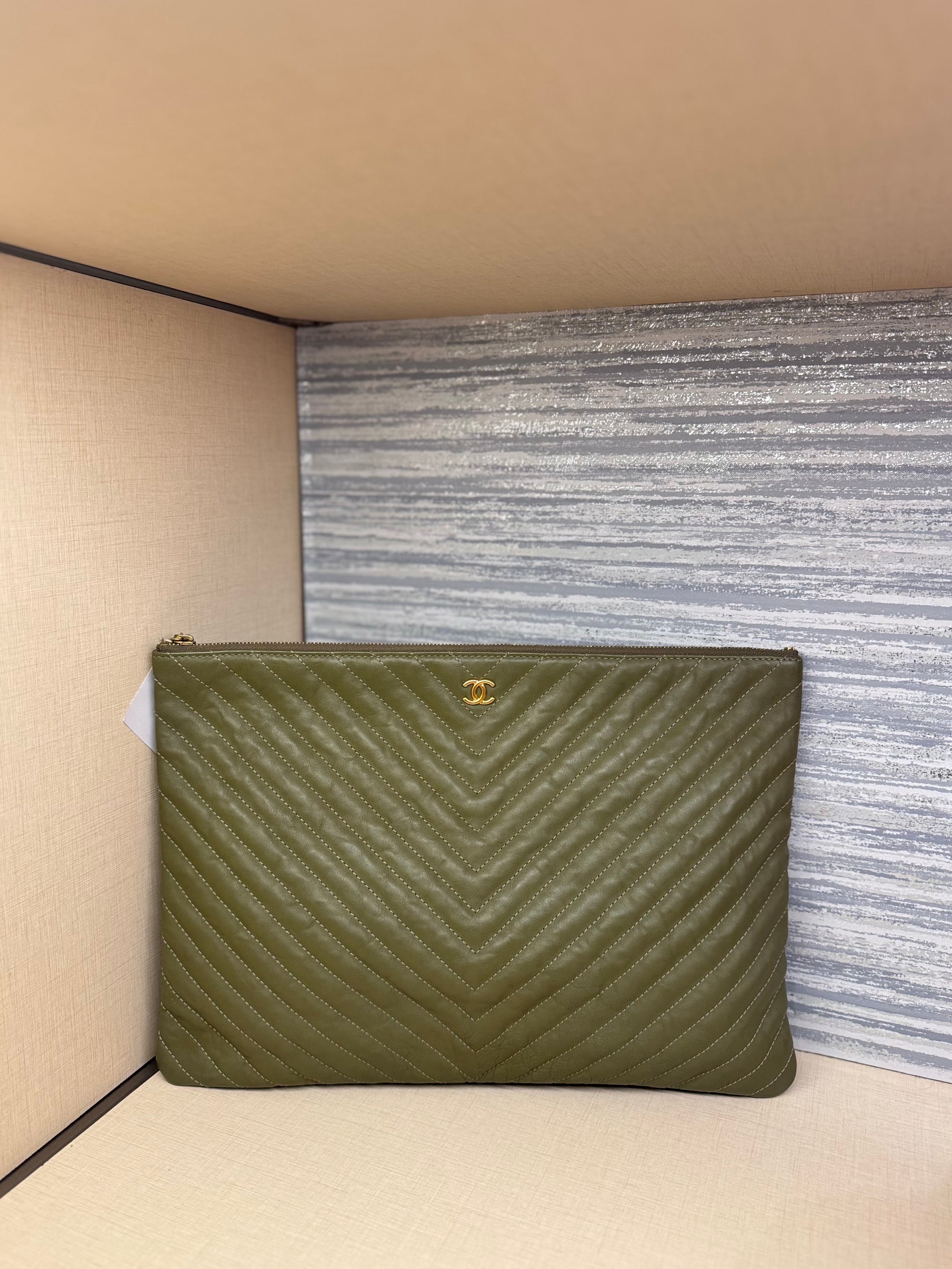ChaneL O Case Large Pouch