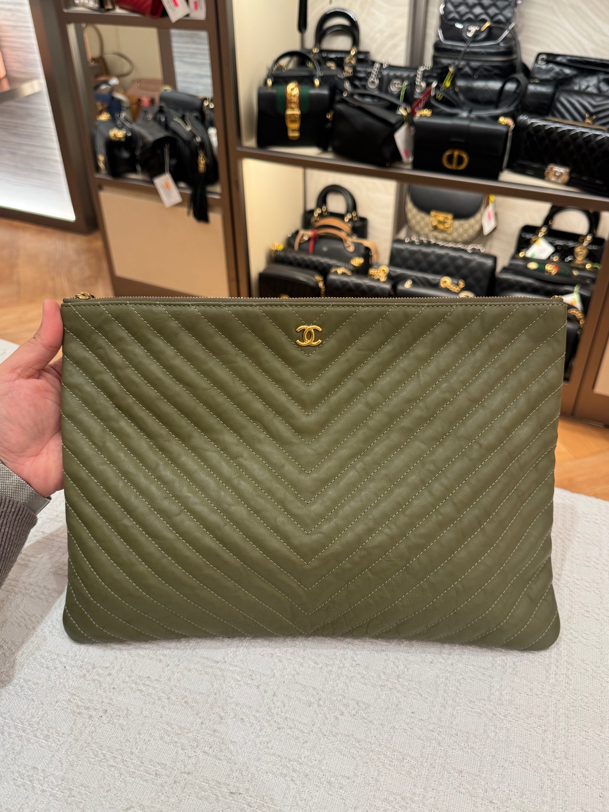 ChaneL O Case Large Pouch