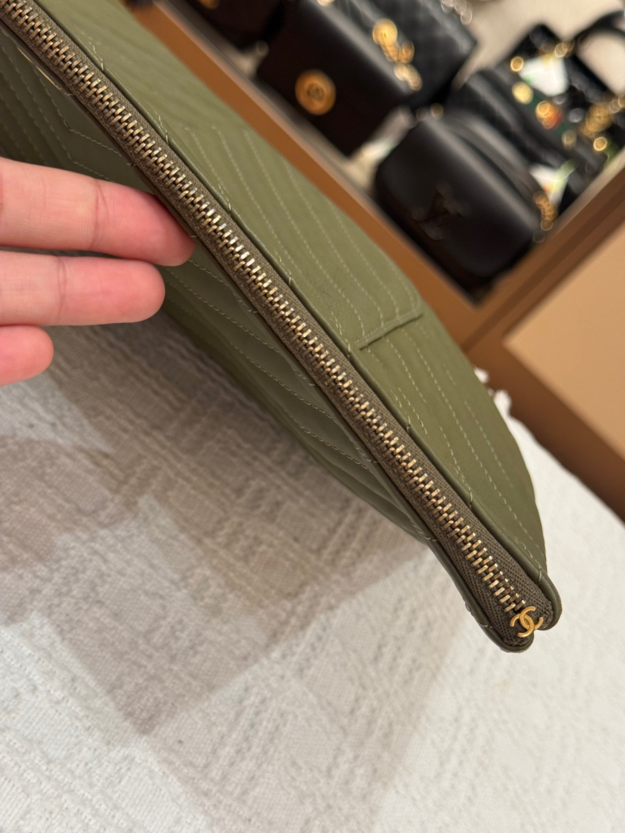 ChaneL O Case Large Pouch