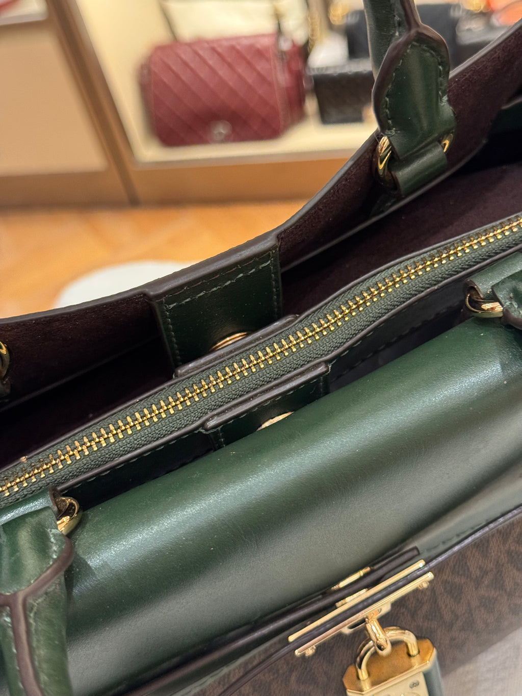 Michael Kors Hamilton Signature