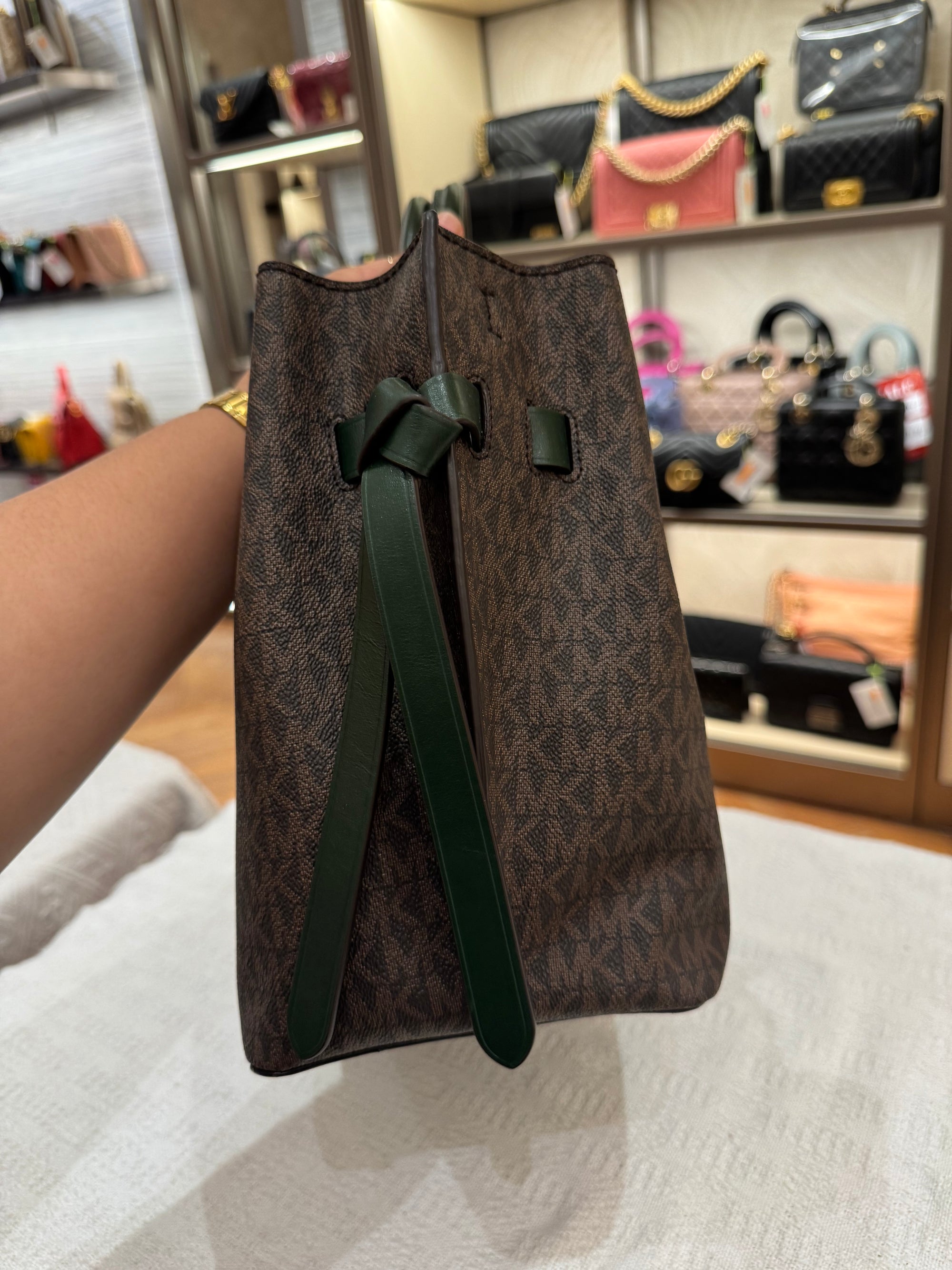 Michael Kors Hamilton Signature