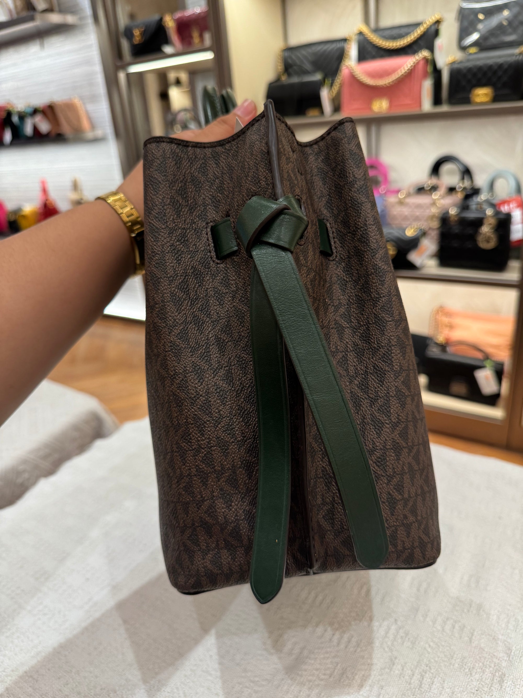 Michael Kors Hamilton Signature