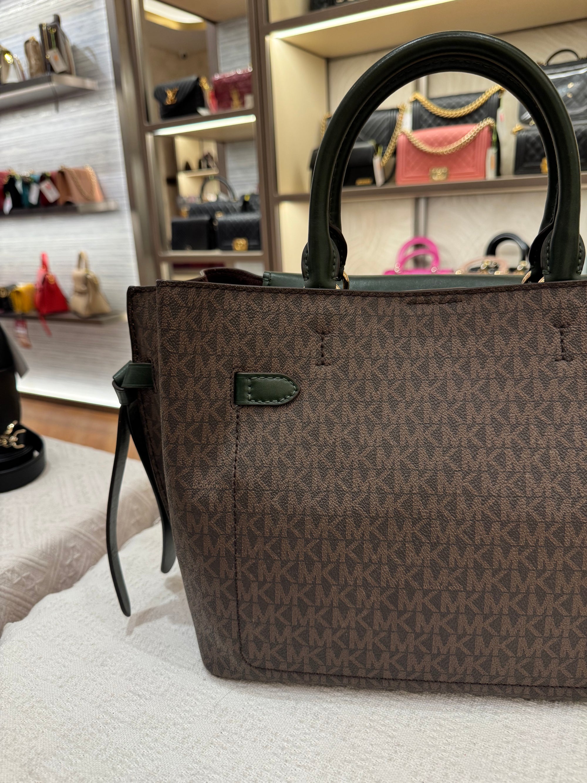 Michael Kors Hamilton Signature