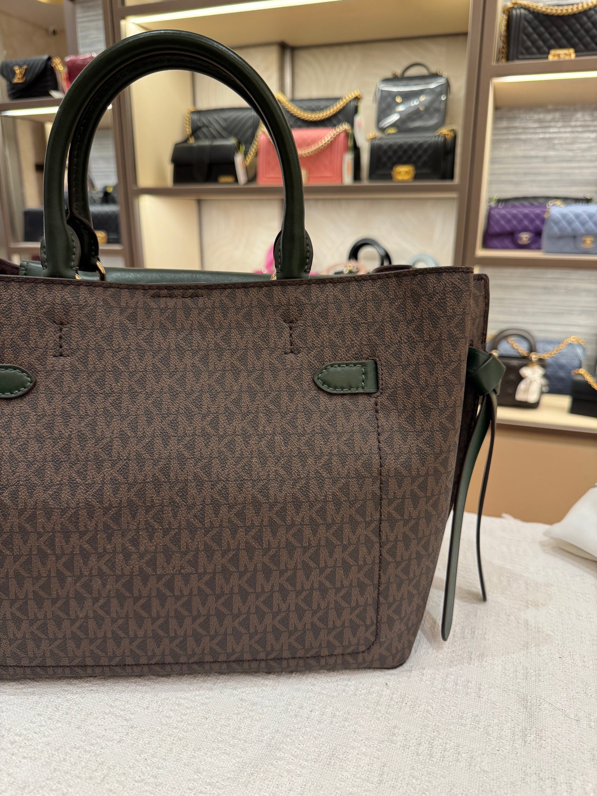 Michael Kors Hamilton Signature