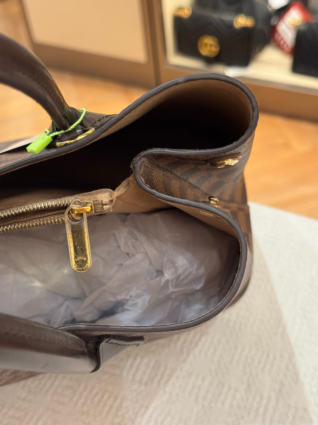 Louis Vuitton Kensington Damier