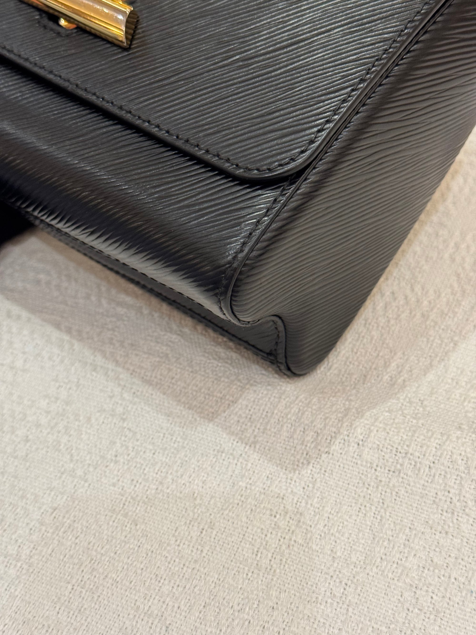 Louis Vuitton Twist Epi Leather MM Black