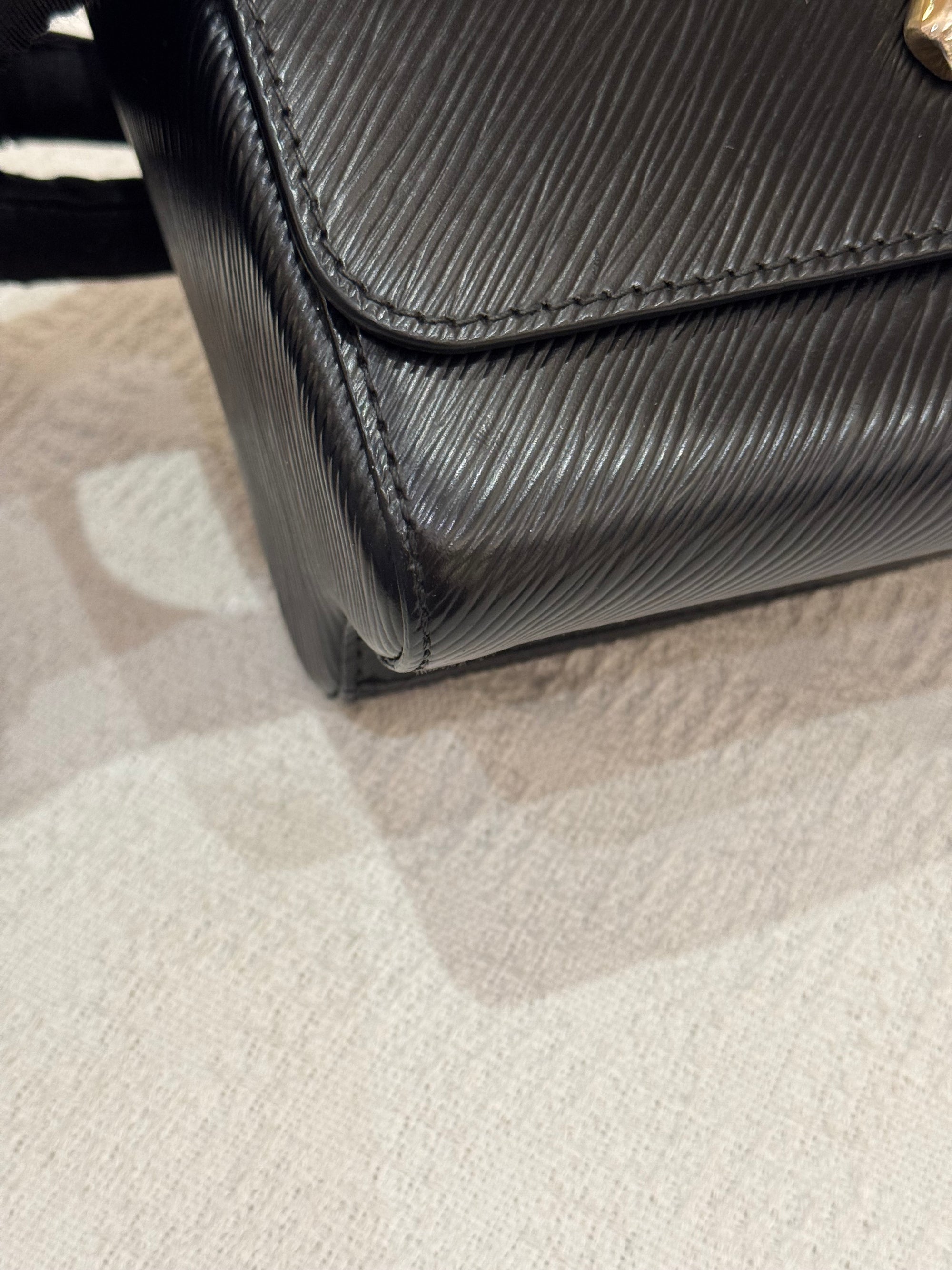 Louis Vuitton Twist Epi Leather MM Black