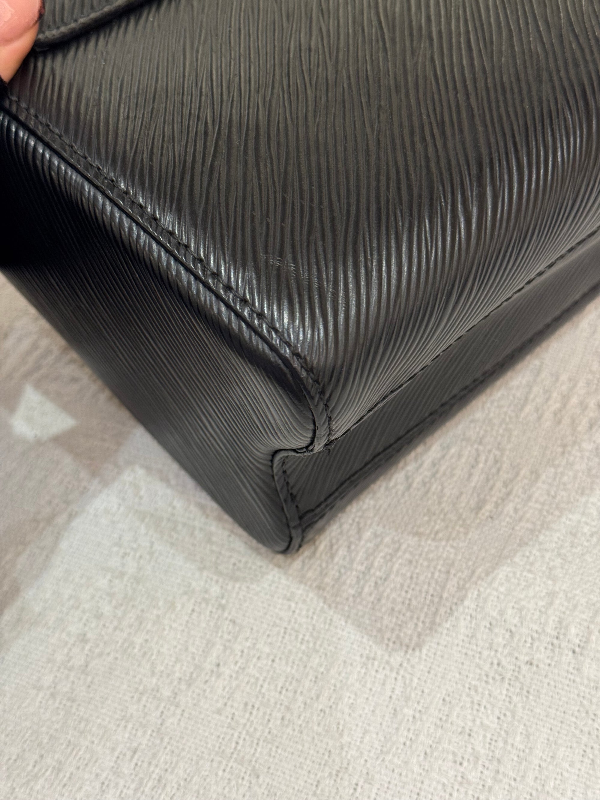 Louis Vuitton Twist Epi Leather MM Black