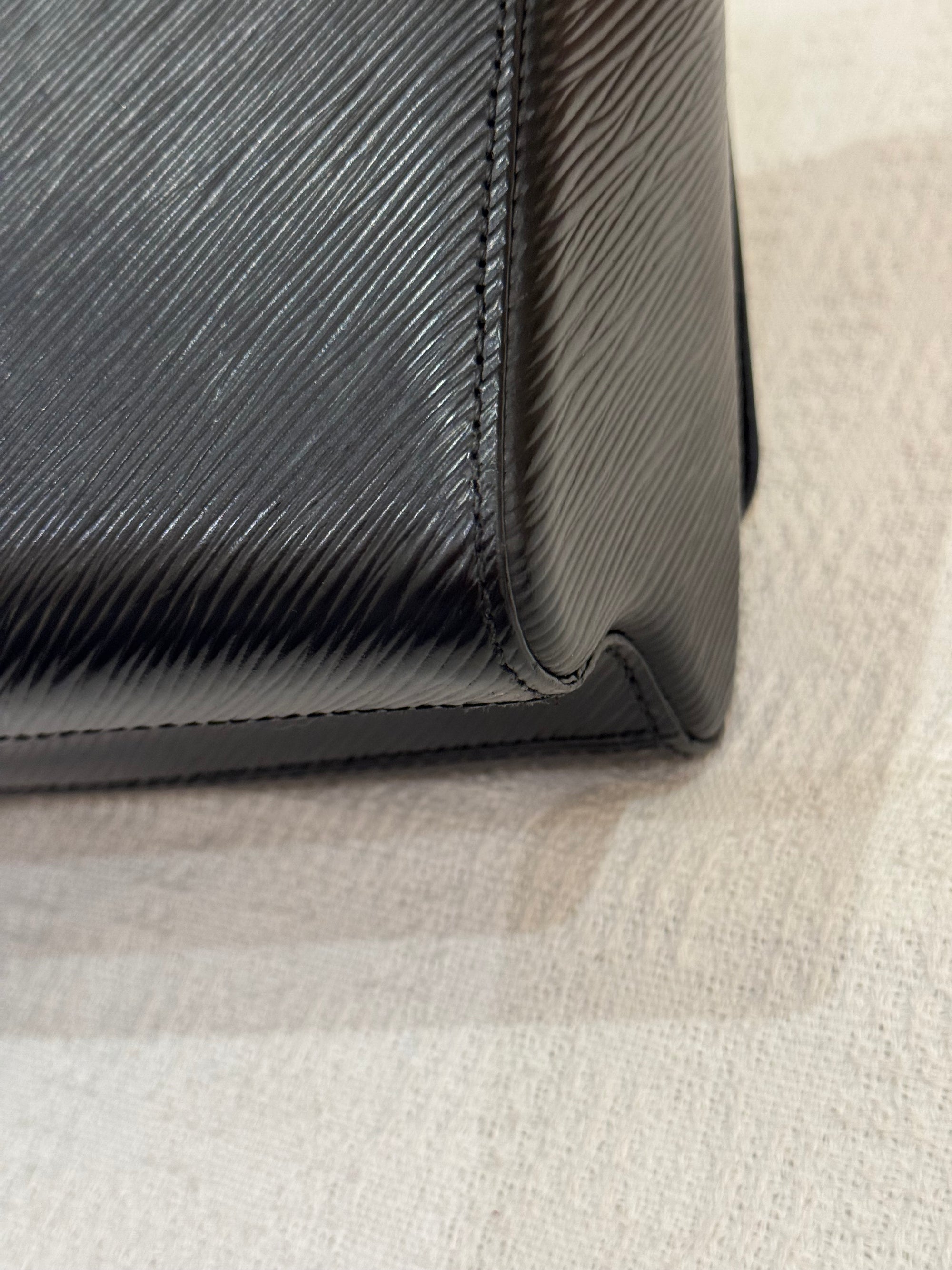 Louis Vuitton Twist Epi Leather MM Black