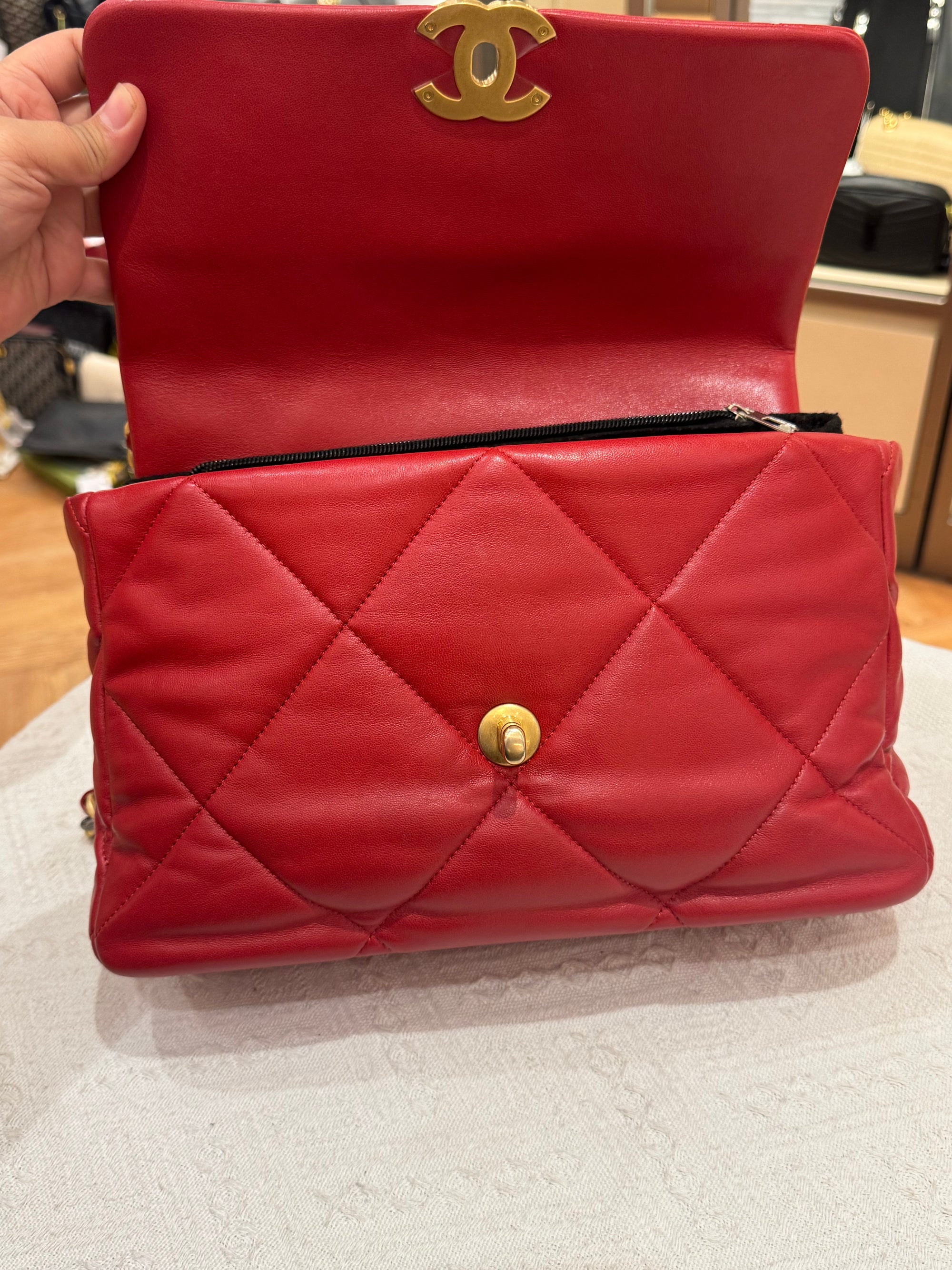 Chanel 19 Medium