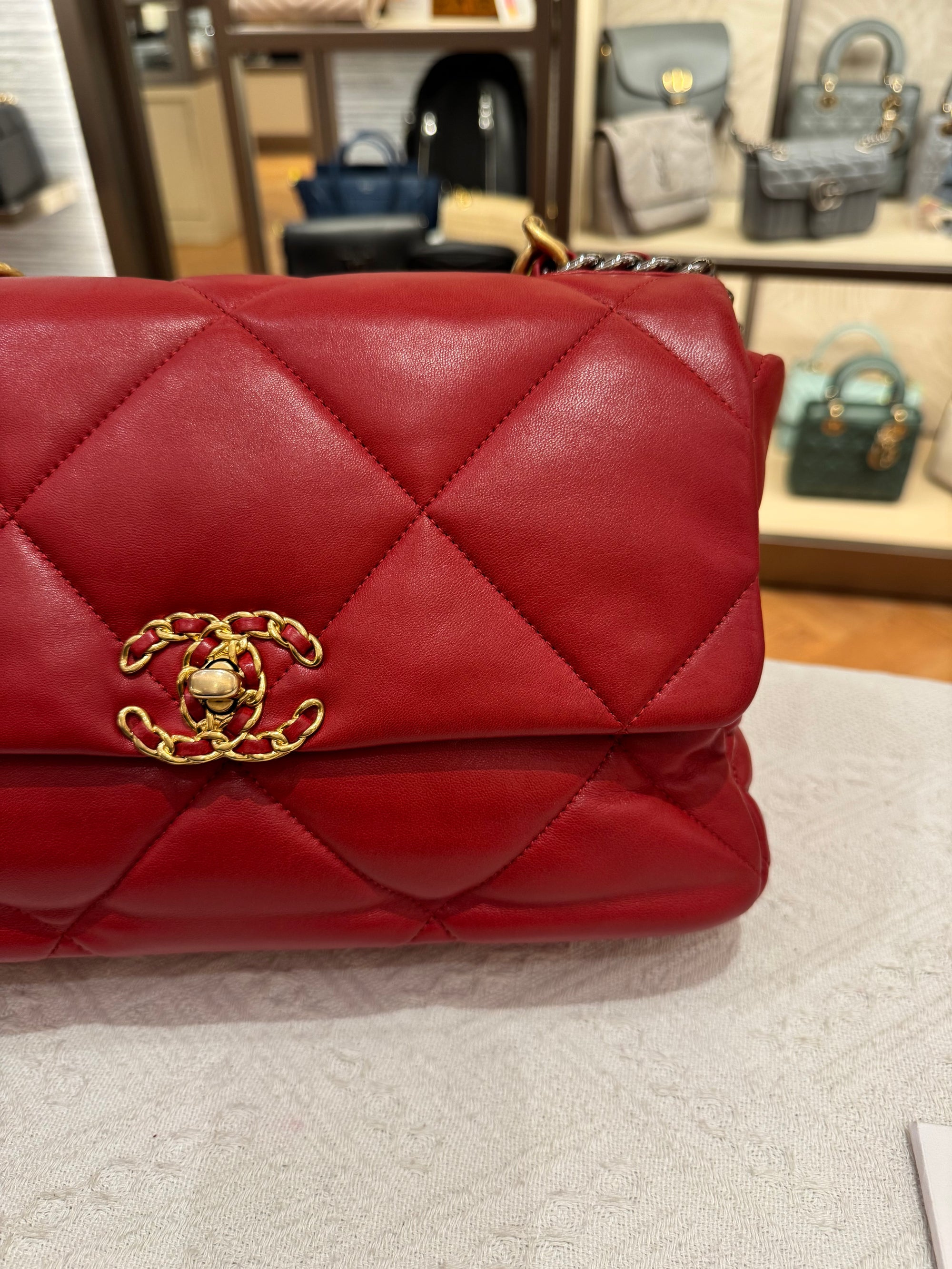 Chanel 19 Medium