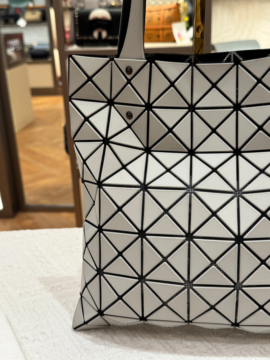 Bao Bao Totebag Grey