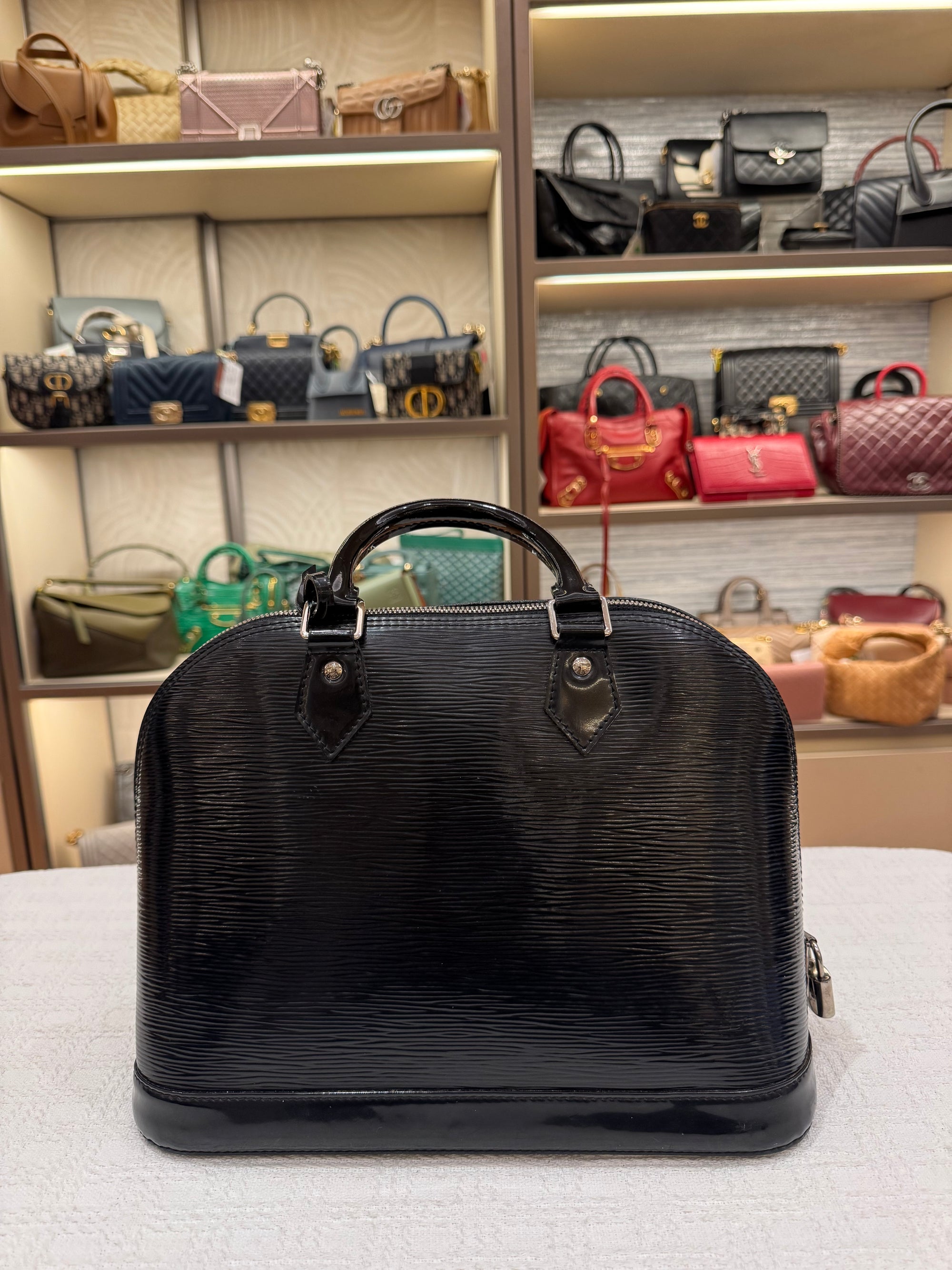 Louis Vuitton Alma PM Epi black Patent