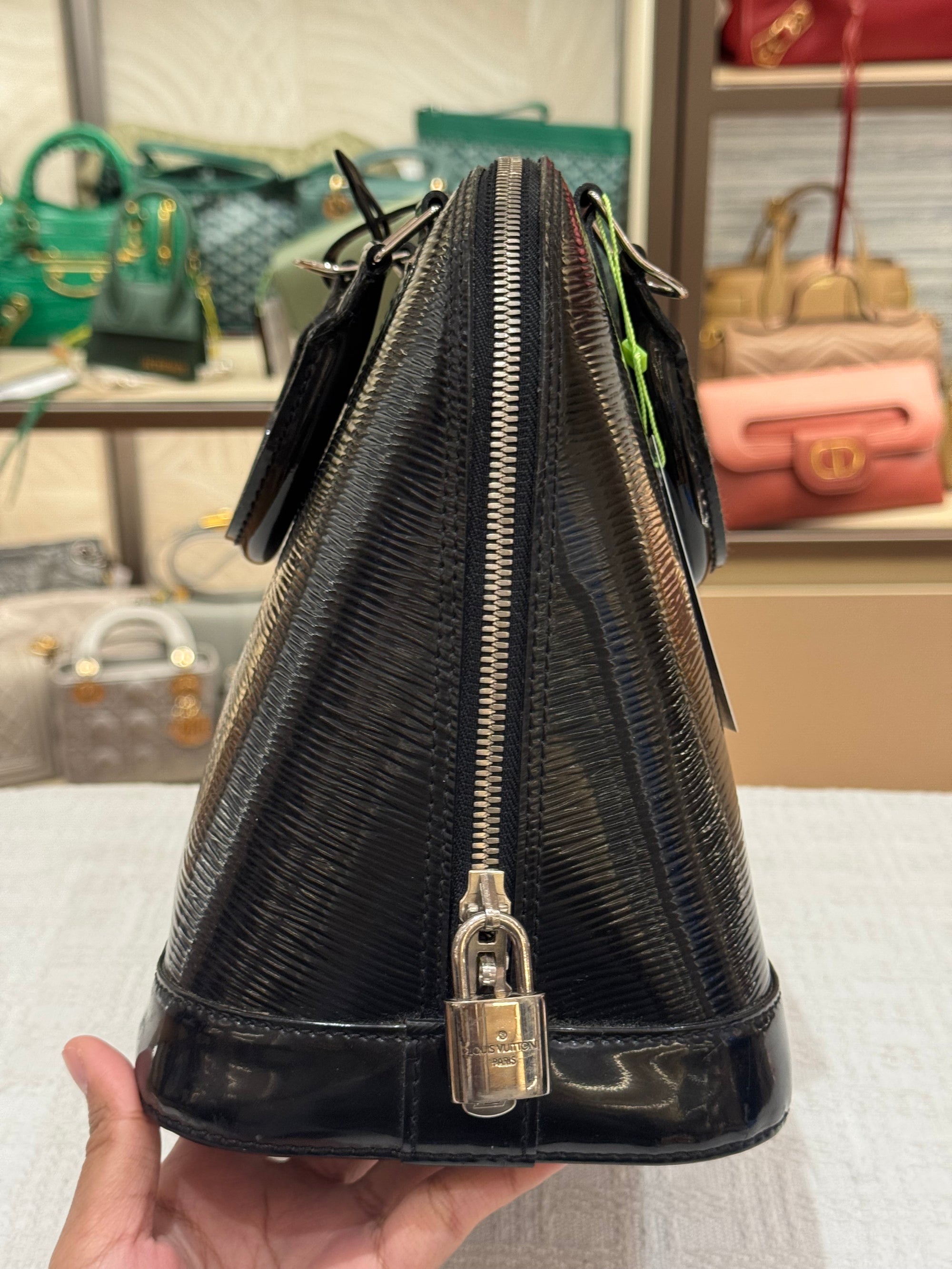Louis Vuitton Alma PM Epi black Patent