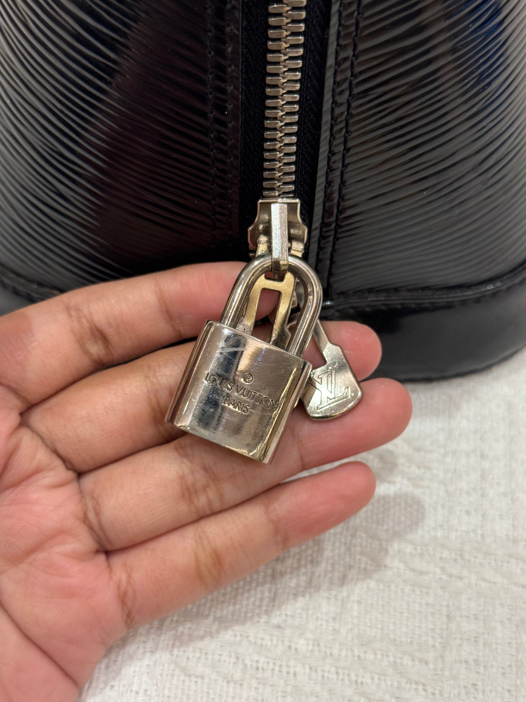 Louis Vuitton Alma PM Epi black Patent