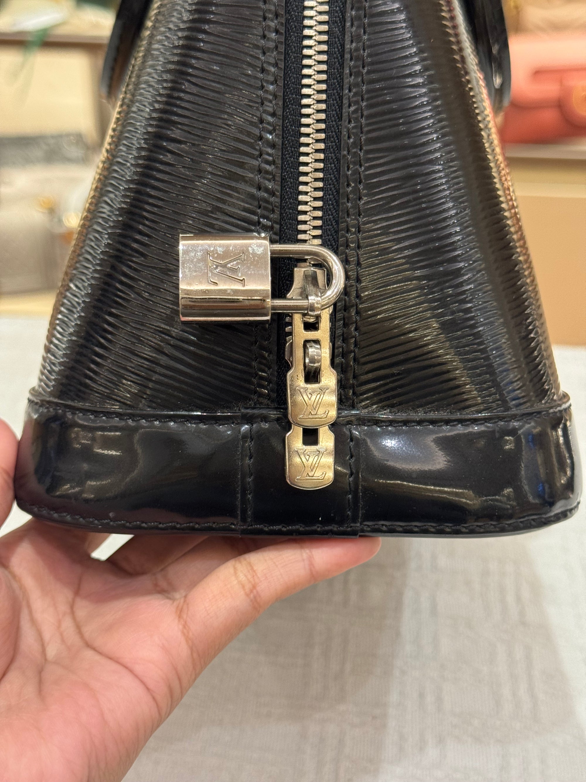 Louis Vuitton Alma PM Epi black Patent