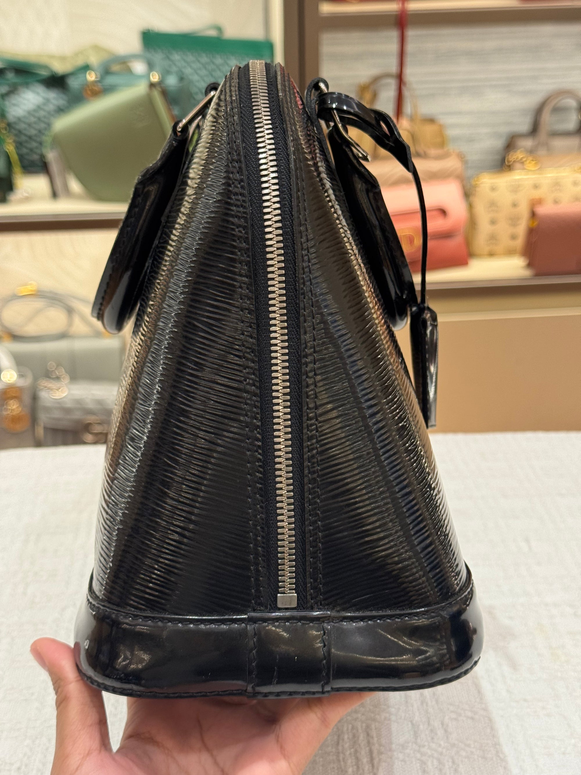Louis Vuitton Alma PM Epi black Patent