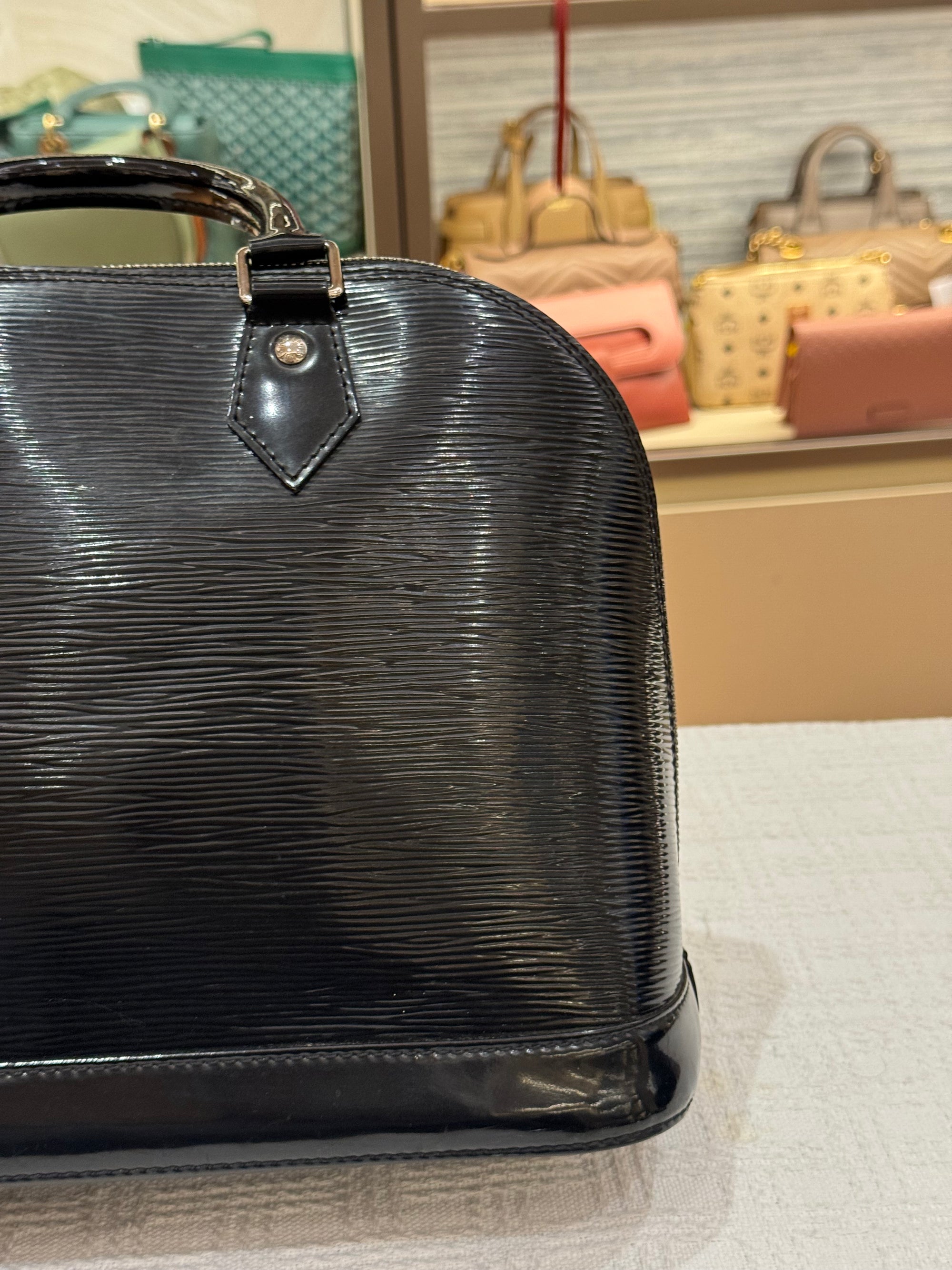 Louis Vuitton Alma PM Epi black Patent