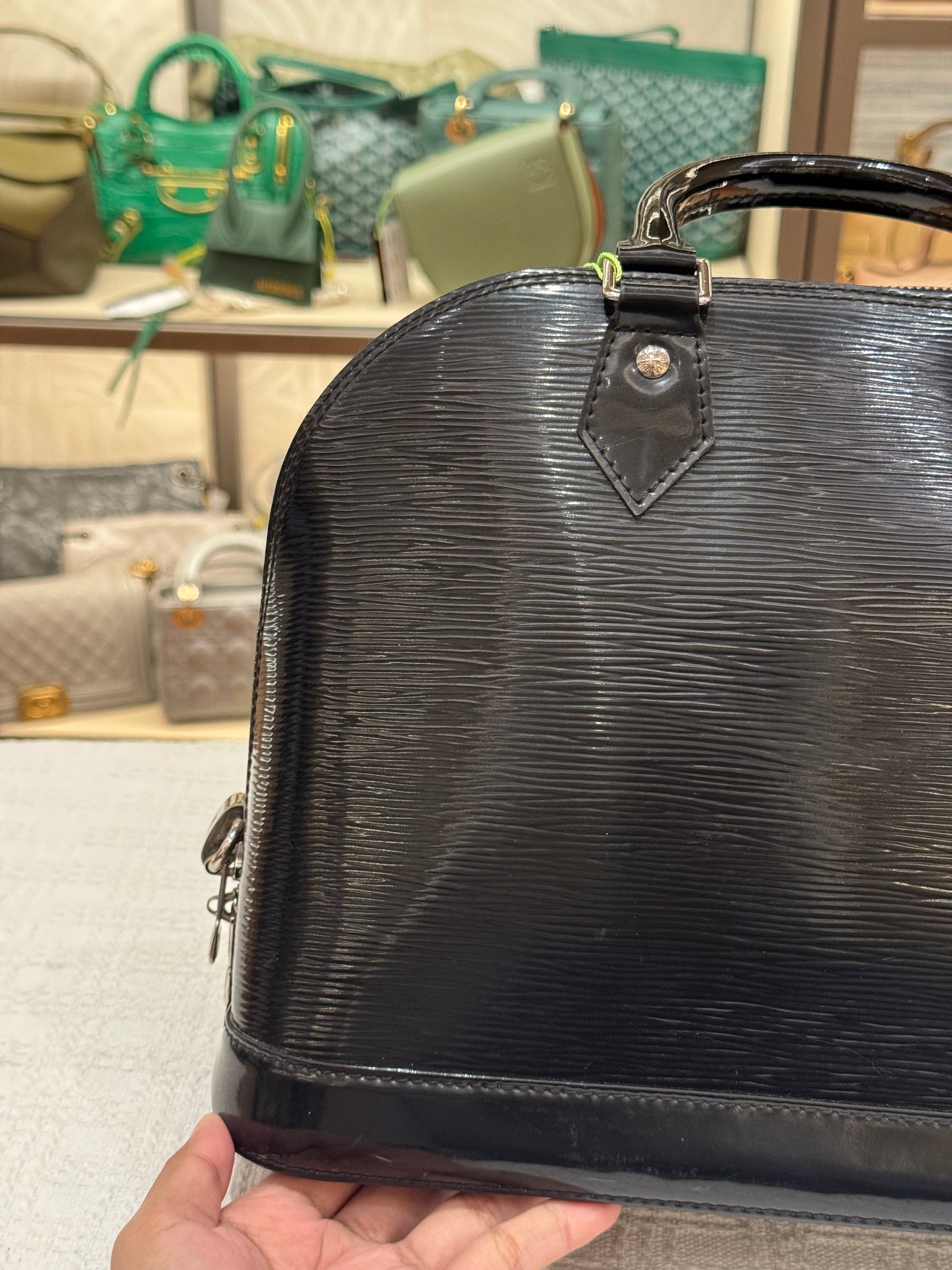 Louis Vuitton Alma PM Epi black Patent