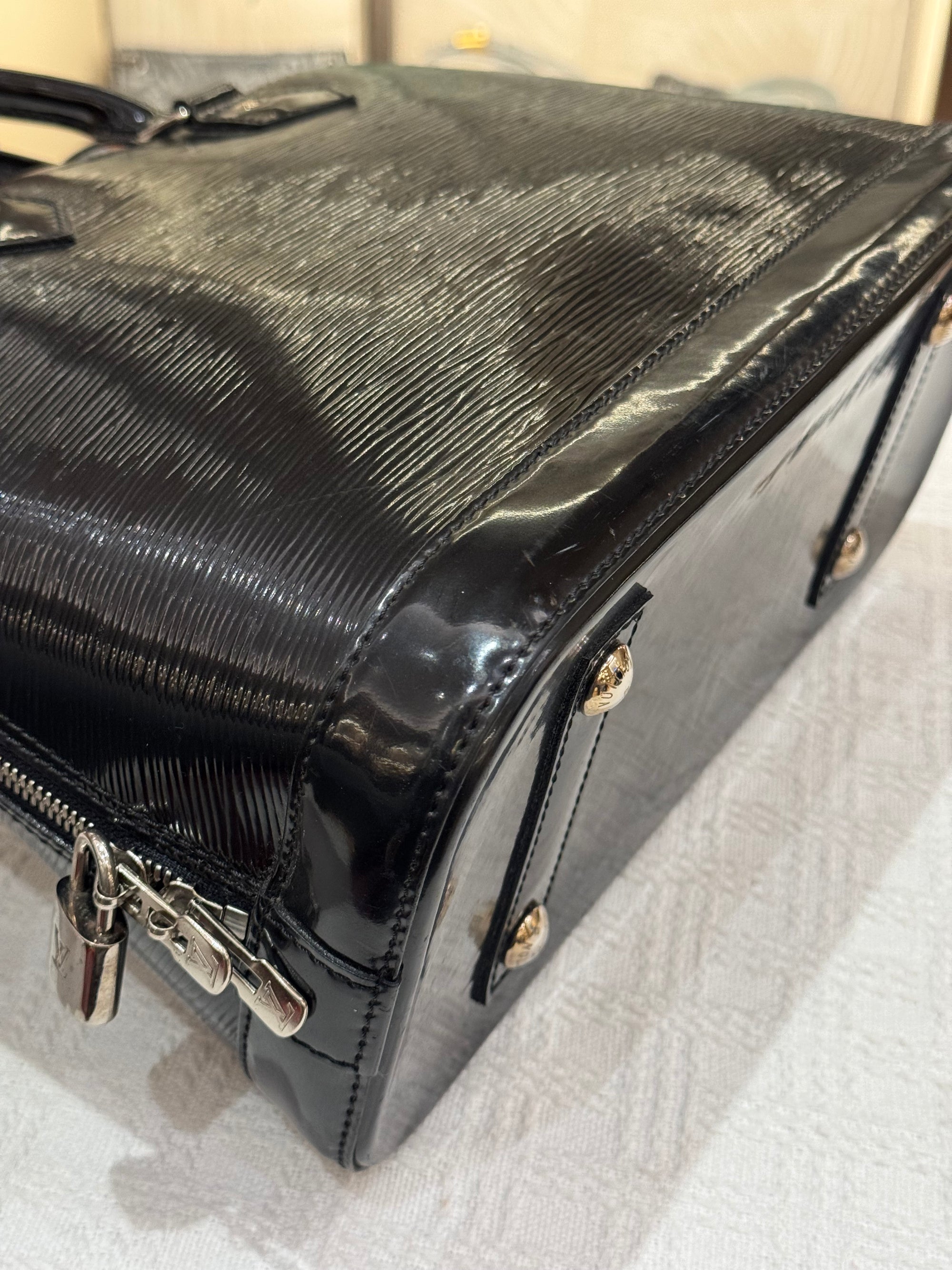 Louis Vuitton Alma PM Epi black Patent