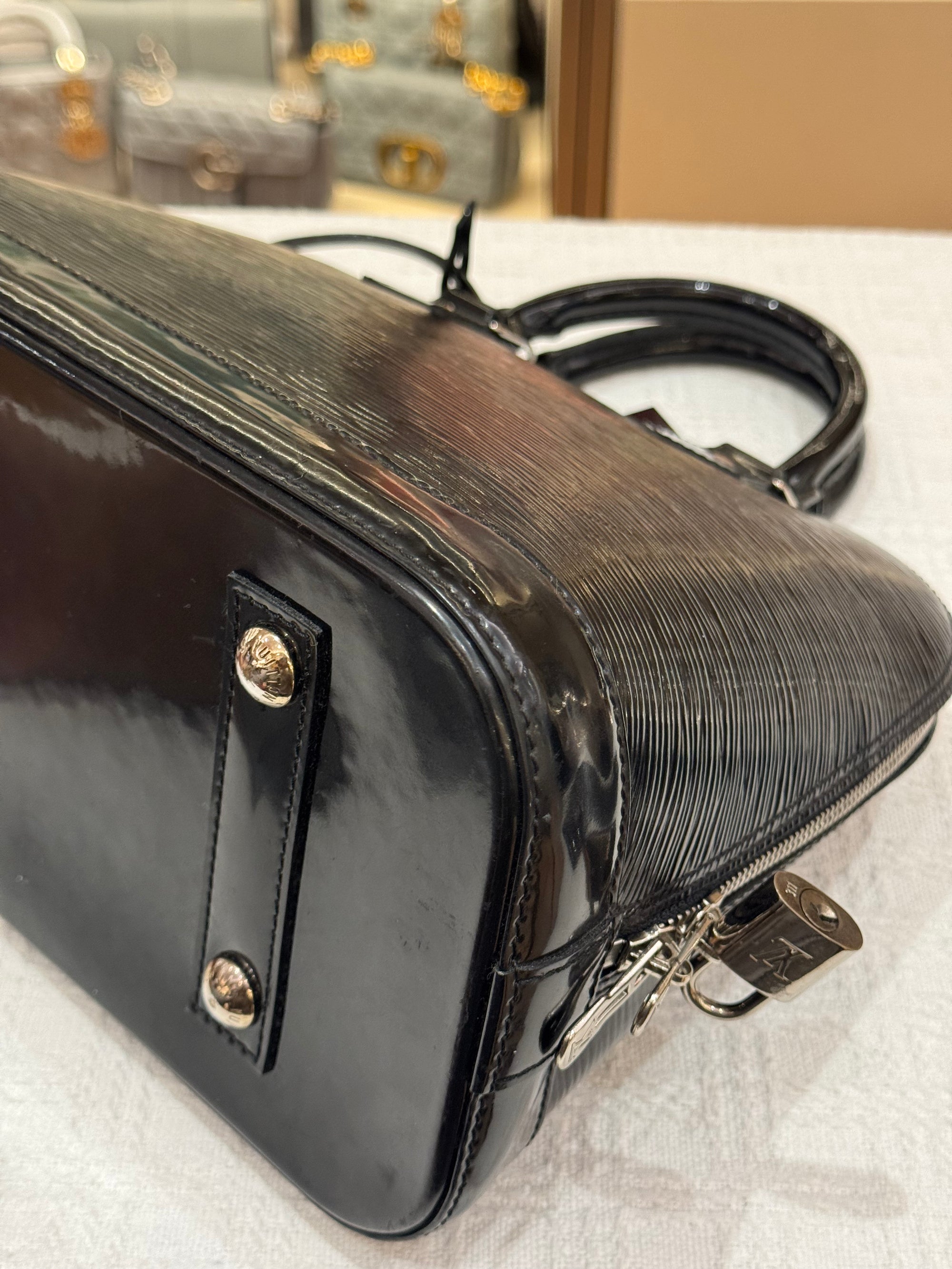 Louis Vuitton Alma PM Epi black Patent