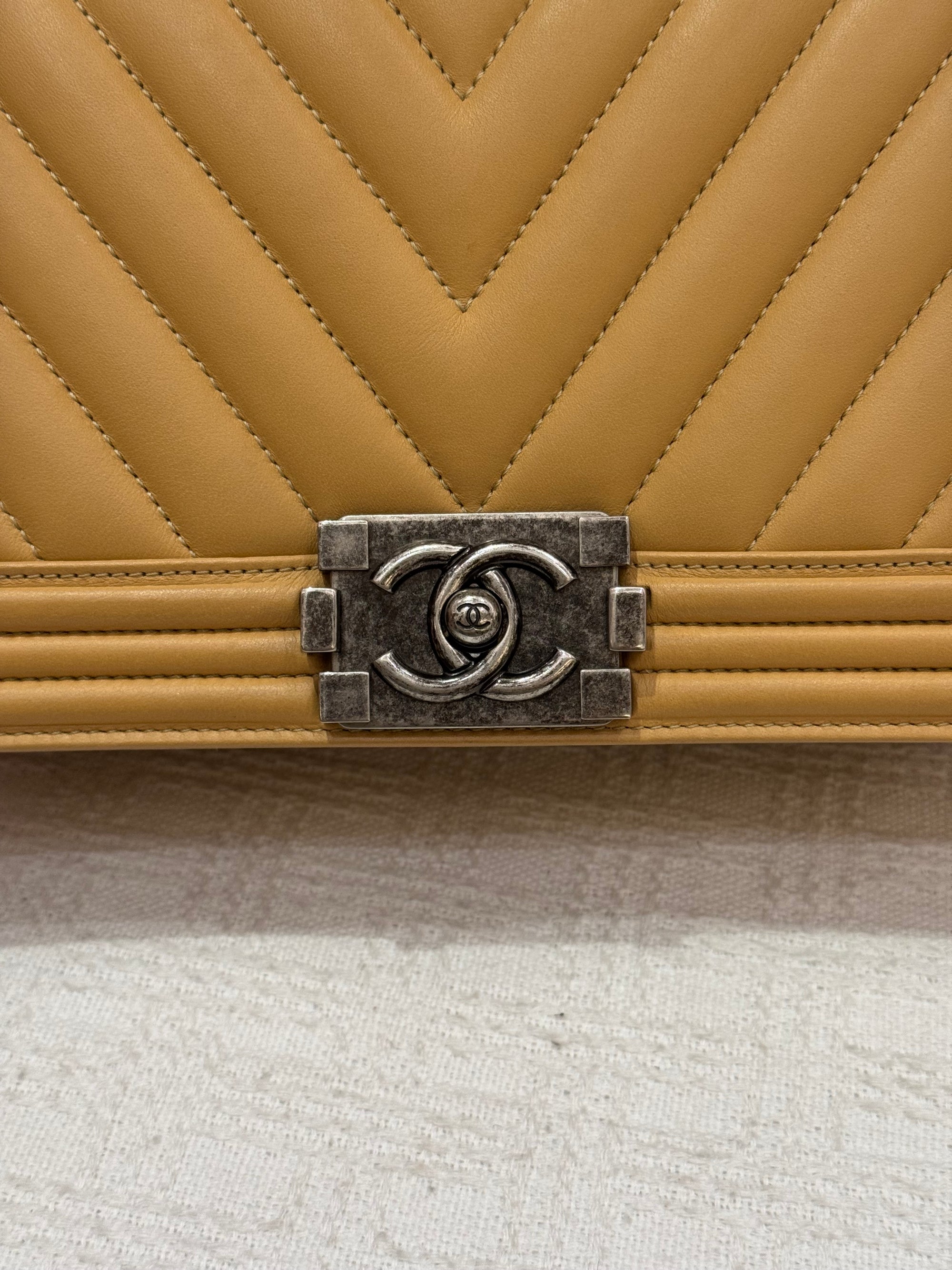 Chanel Boy Chevron Beige