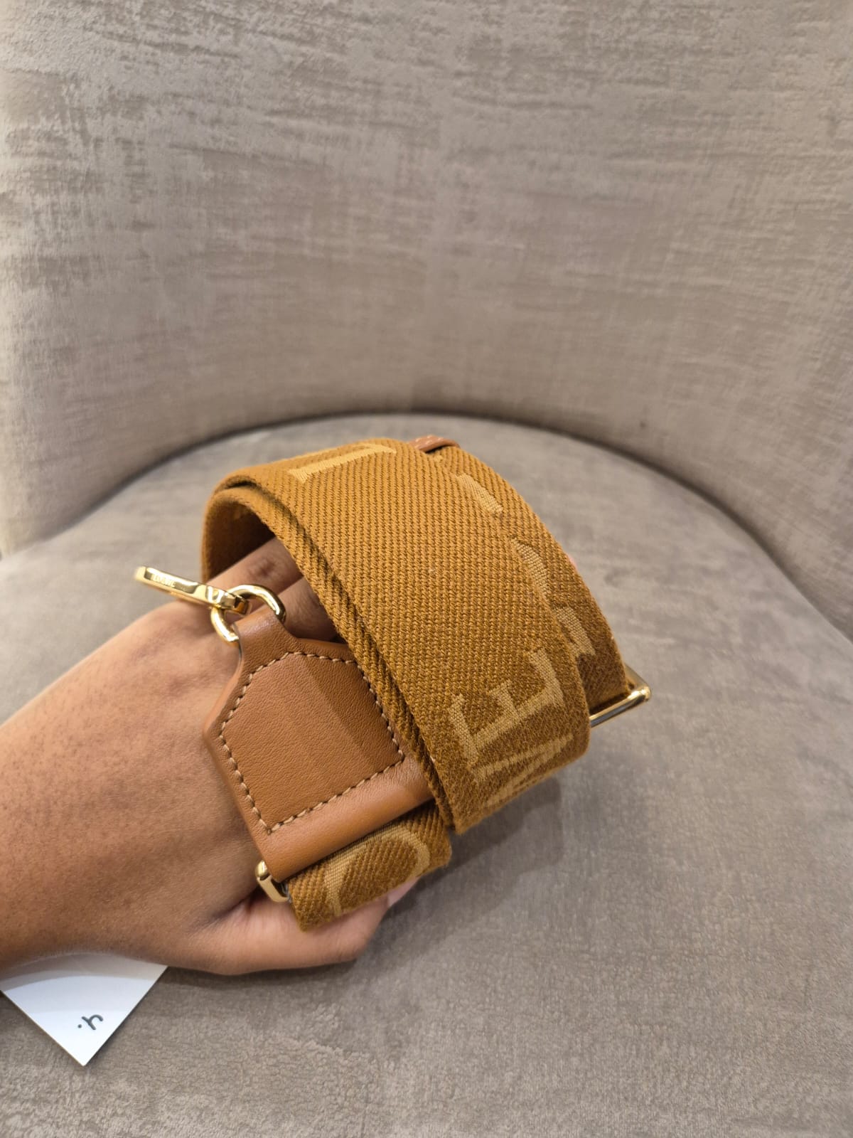 Loewe Strap Font