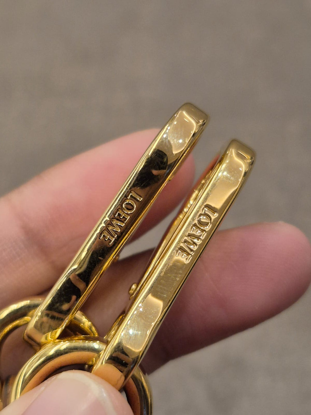 Loewe Strap Font