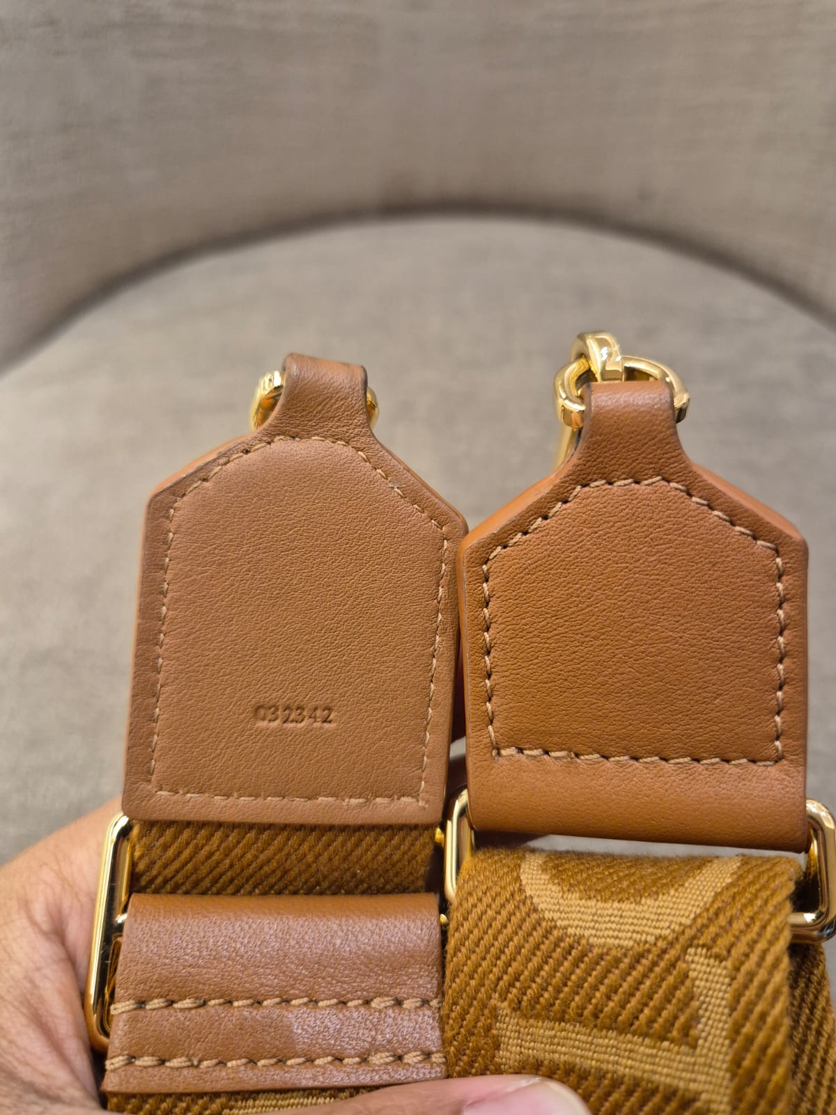 Loewe Strap Font